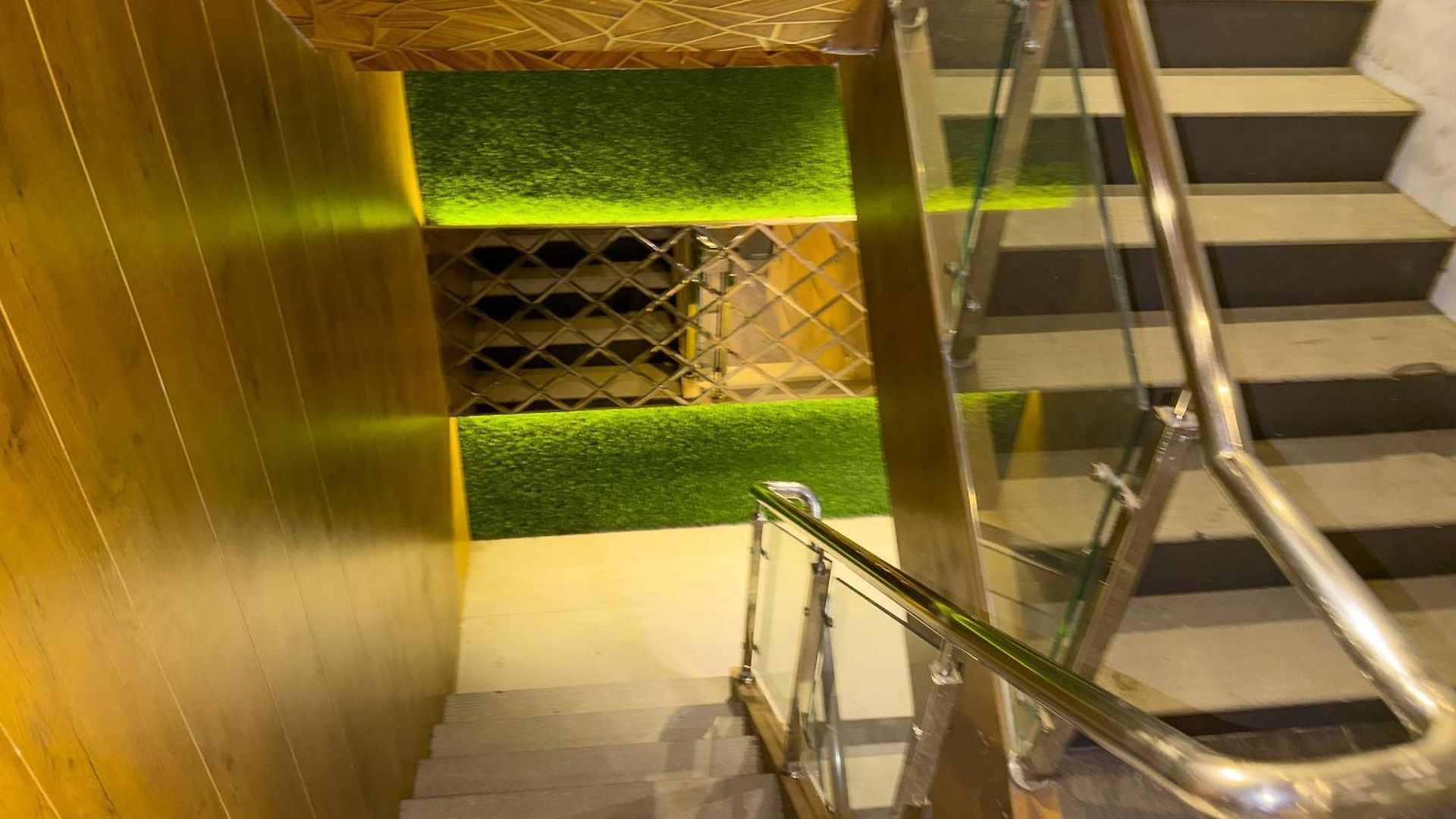 Hotel Hometown Near Us Embassy Bkc 3*