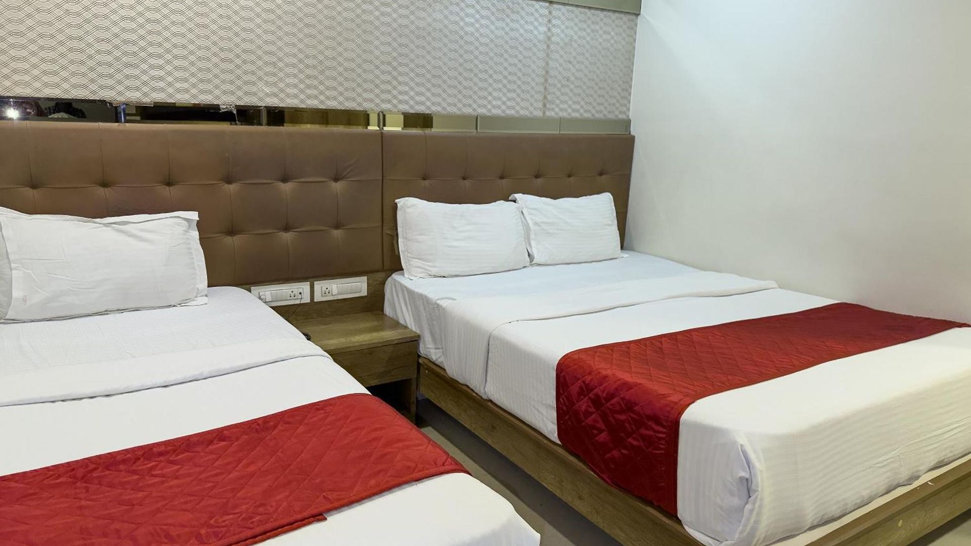 Hotel Hometown Near Us Embassy Bkc 3*