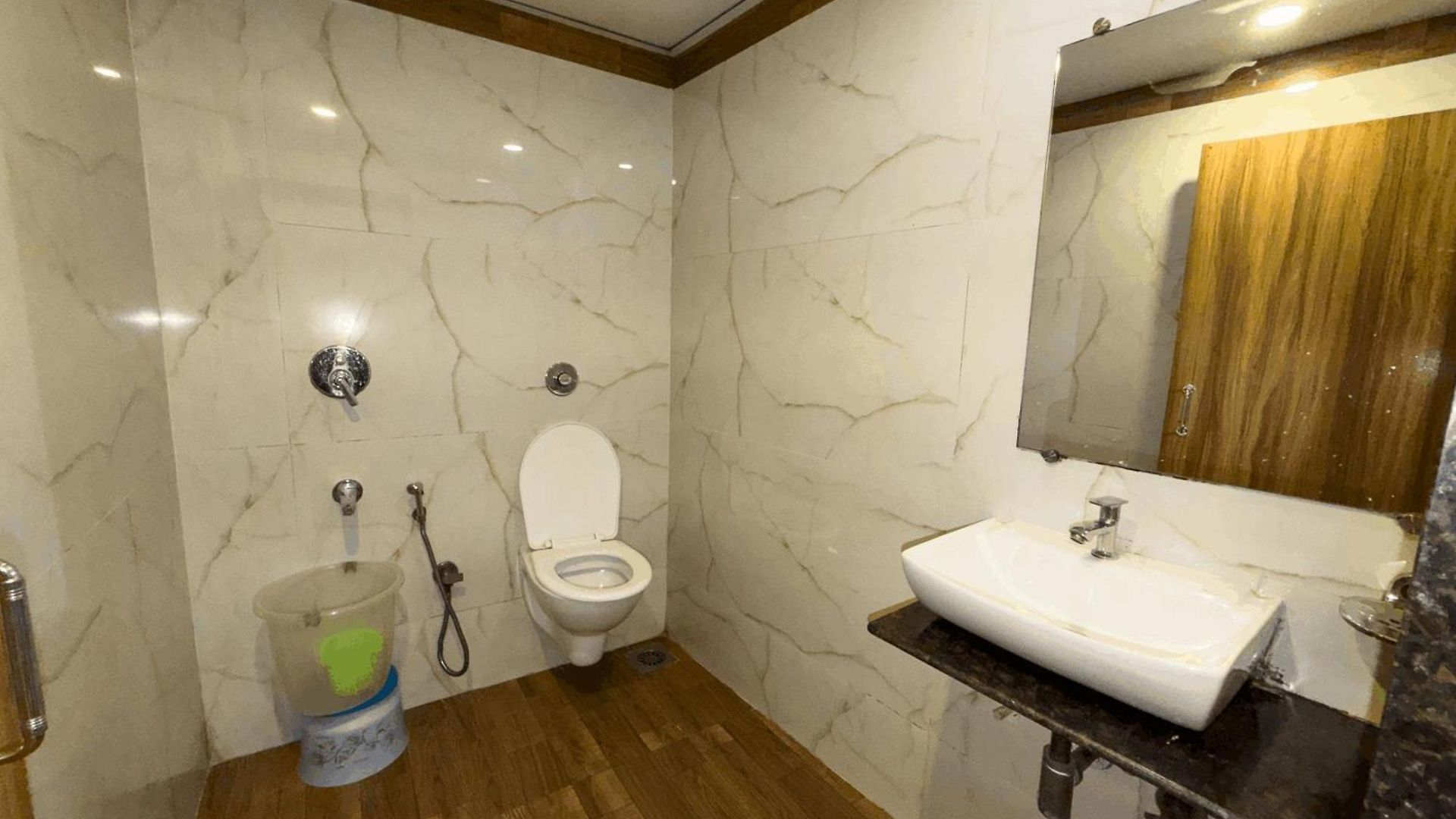 Hotel Hometown Near Us Embassy Bkc 3*
