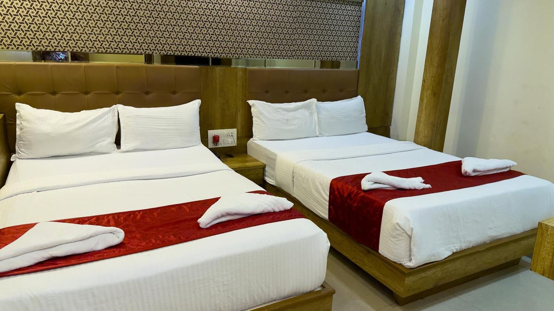 Hotel Hometown Near Us Embassy Bkc 3*