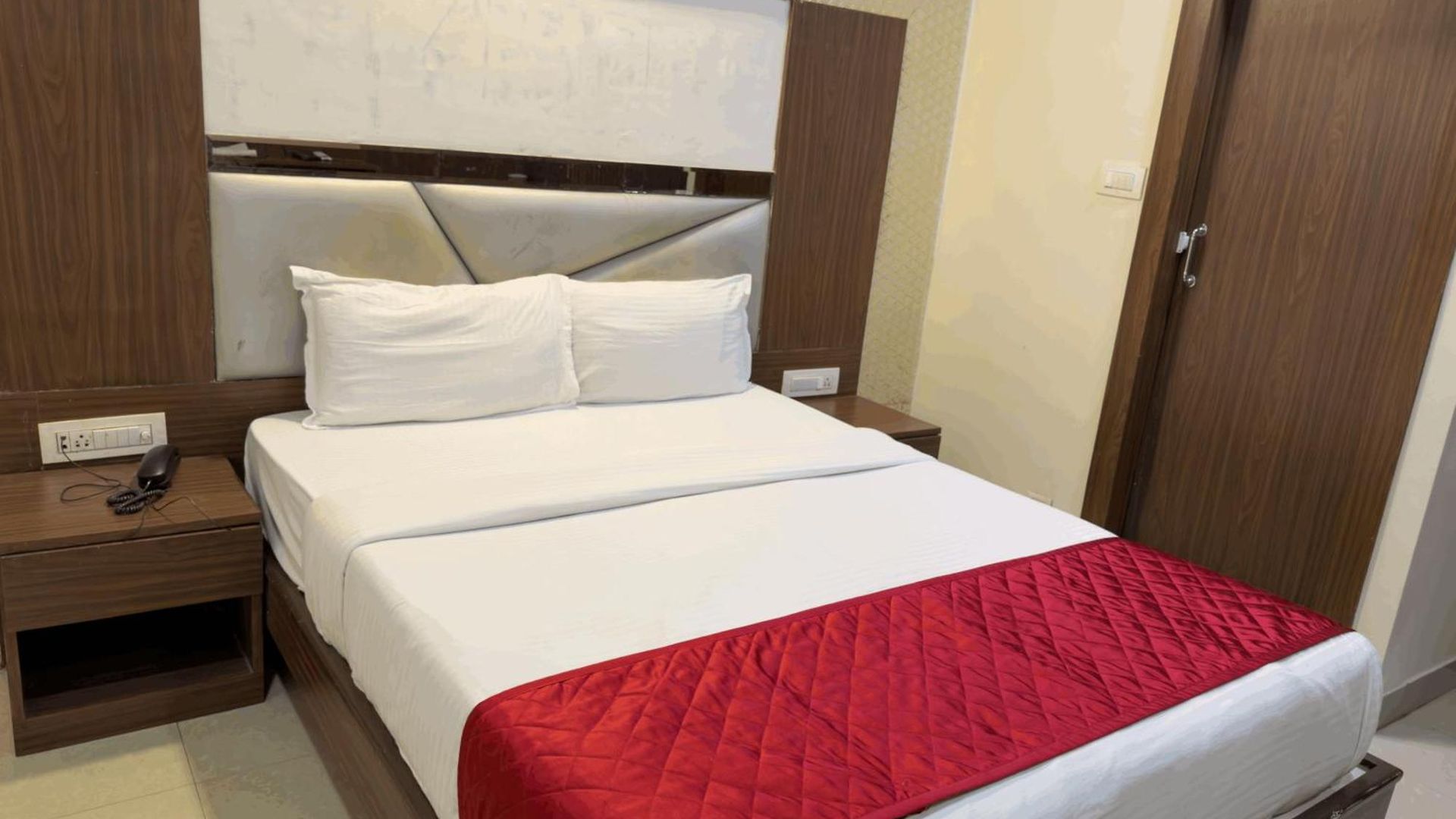 Hotel Hometown Near Us Embassy Bkc 3*