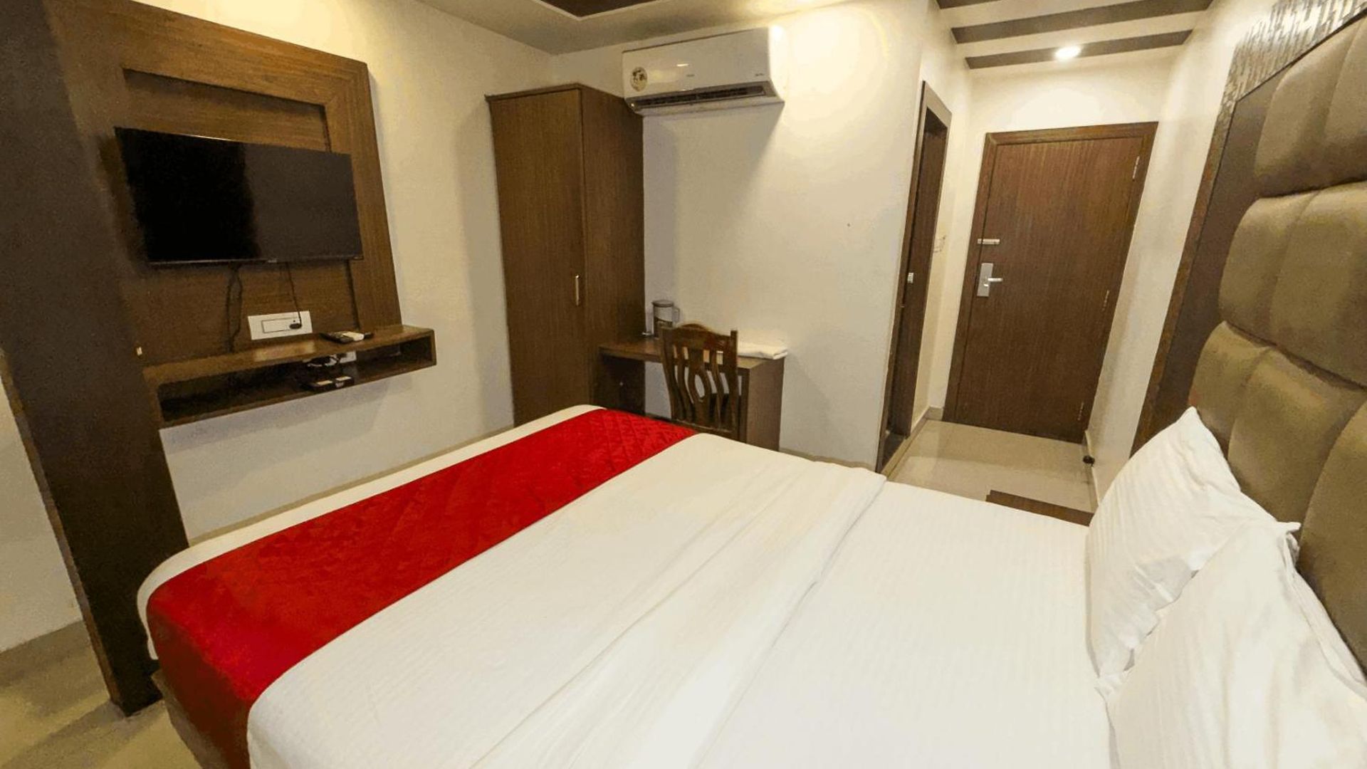 Hotel Hometown Near Us Embassy Bkc Mumbai