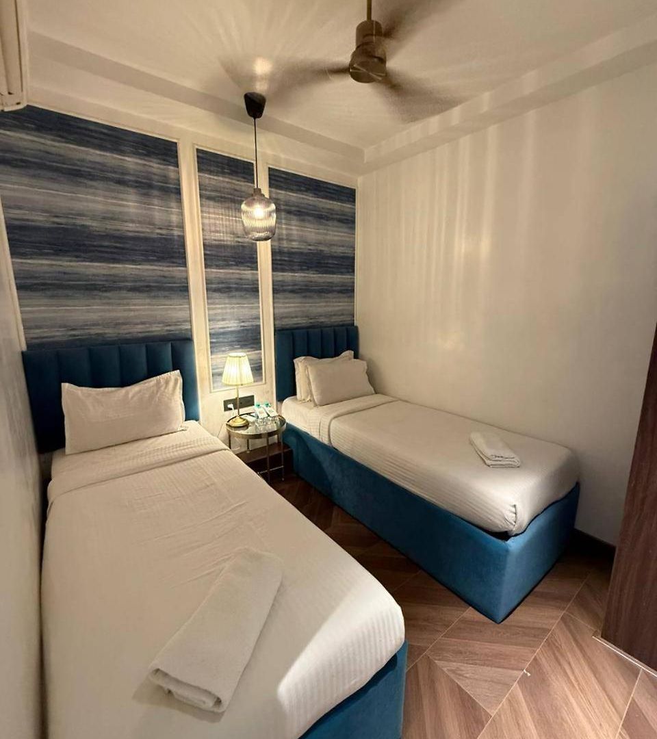 Palm Breeze - Colaba Mumbai