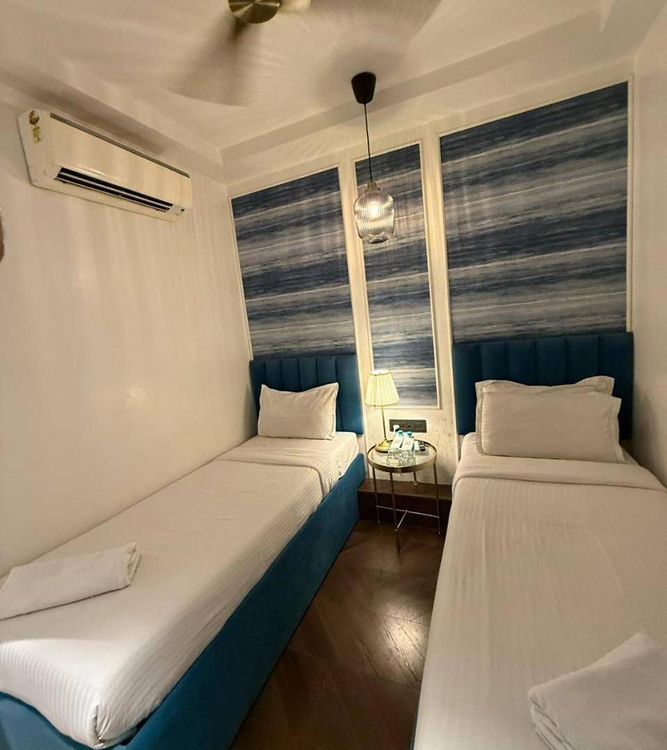 Palm Breeze - Colaba