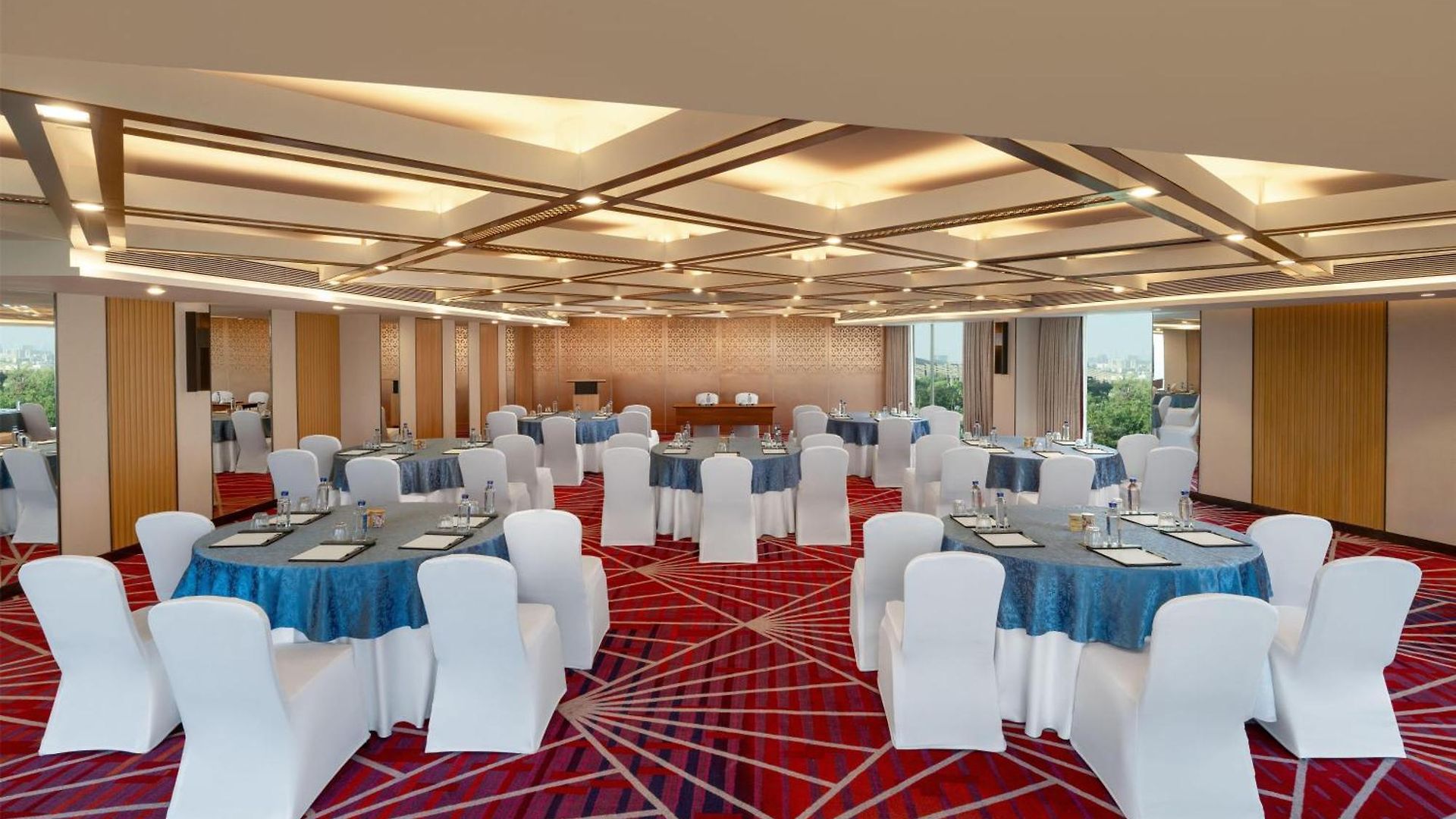 Hilton Garden International Airport Hotel 4*