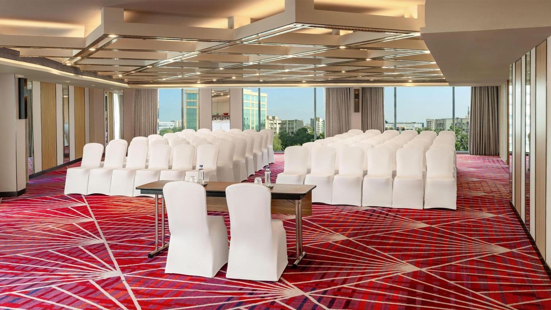 Hilton Garden International Airport Hotel