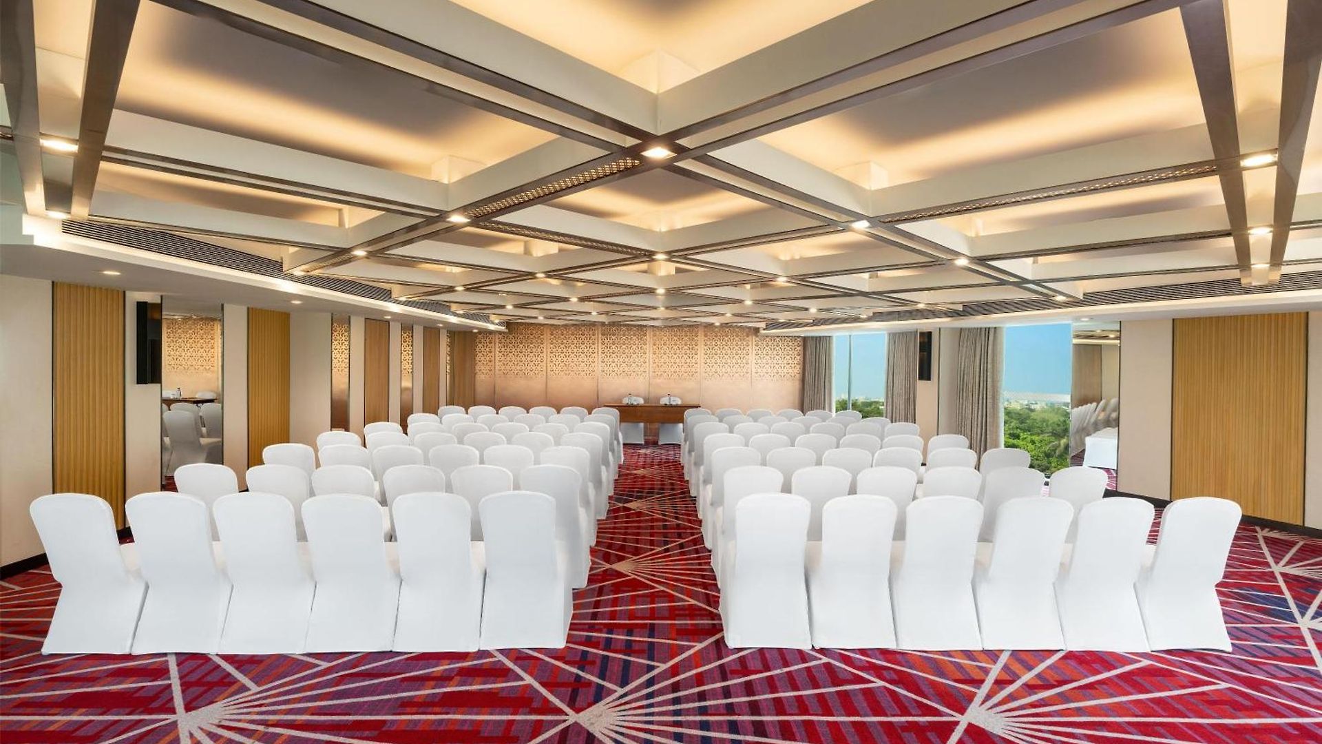 Hilton Garden International Airport 4*