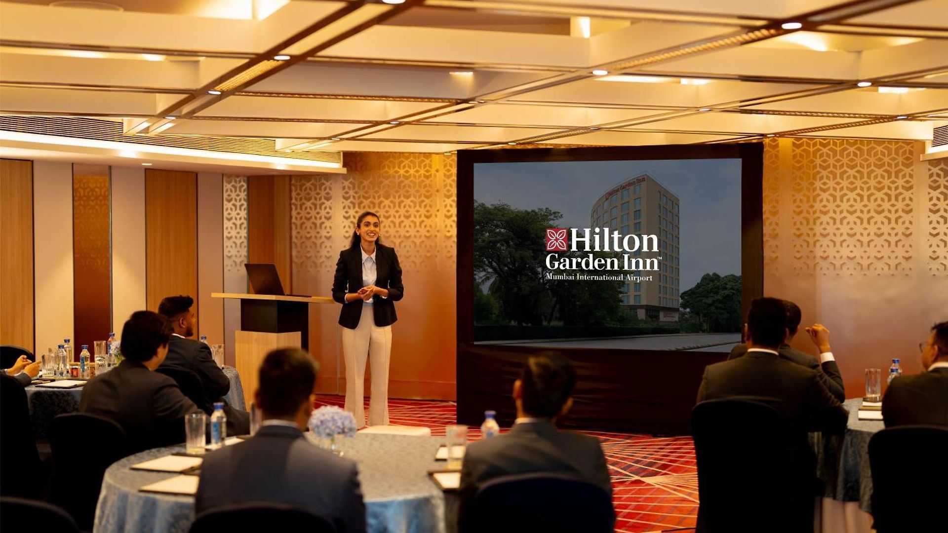 Hotel Hilton Garden International Airport