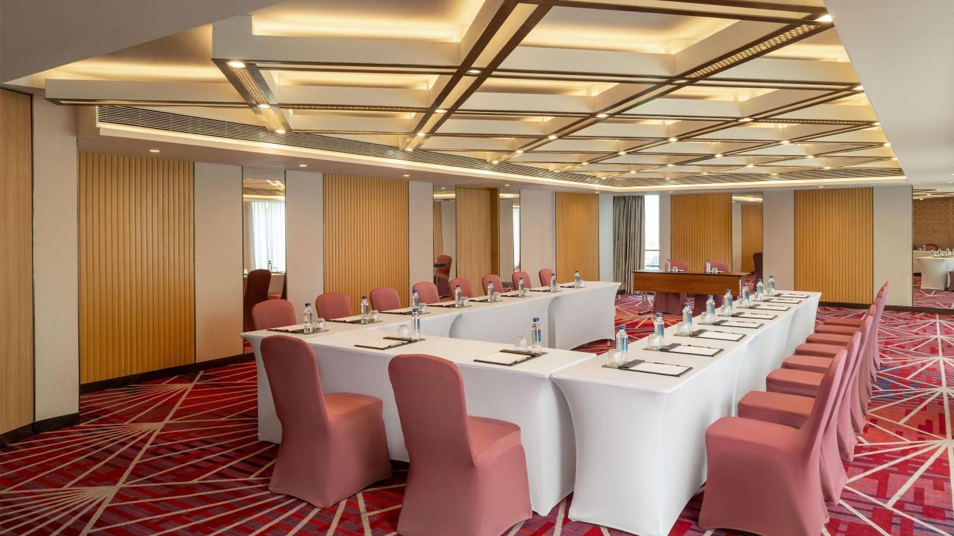Hotel Hilton Garden International Airport 4*