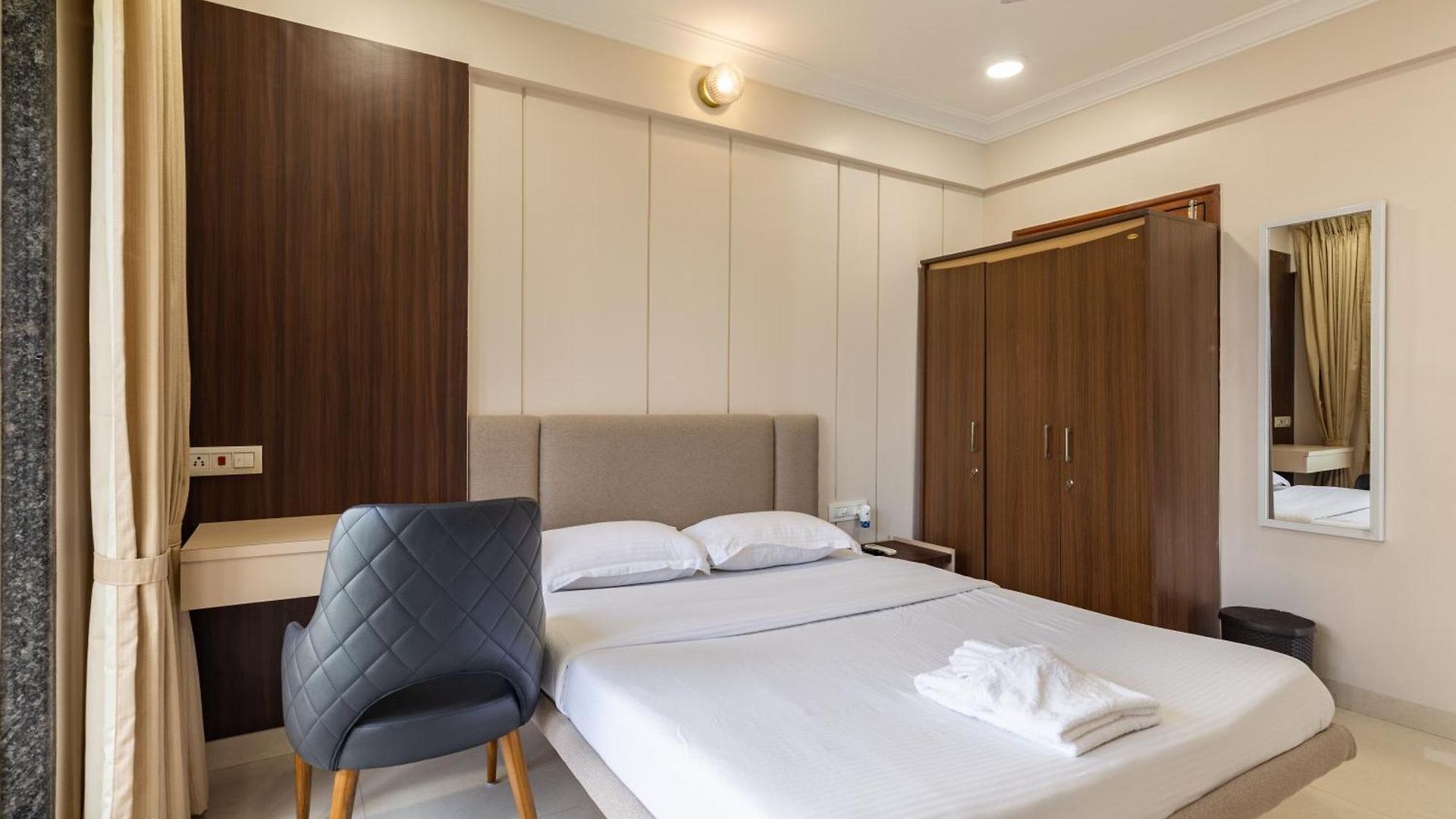 Treat Homes Service In Bkc Siddhant 601 * Mumbai