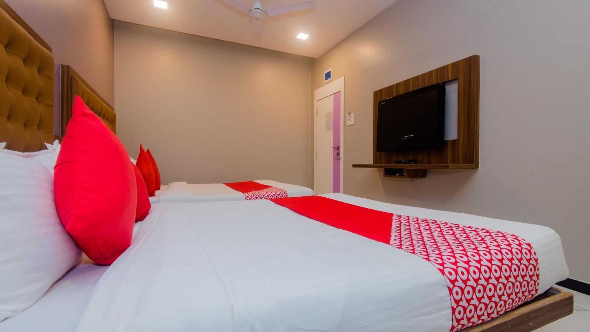 O Blue Pearl Residency Near Chhatrapati Shivaji International Airport Hotel
