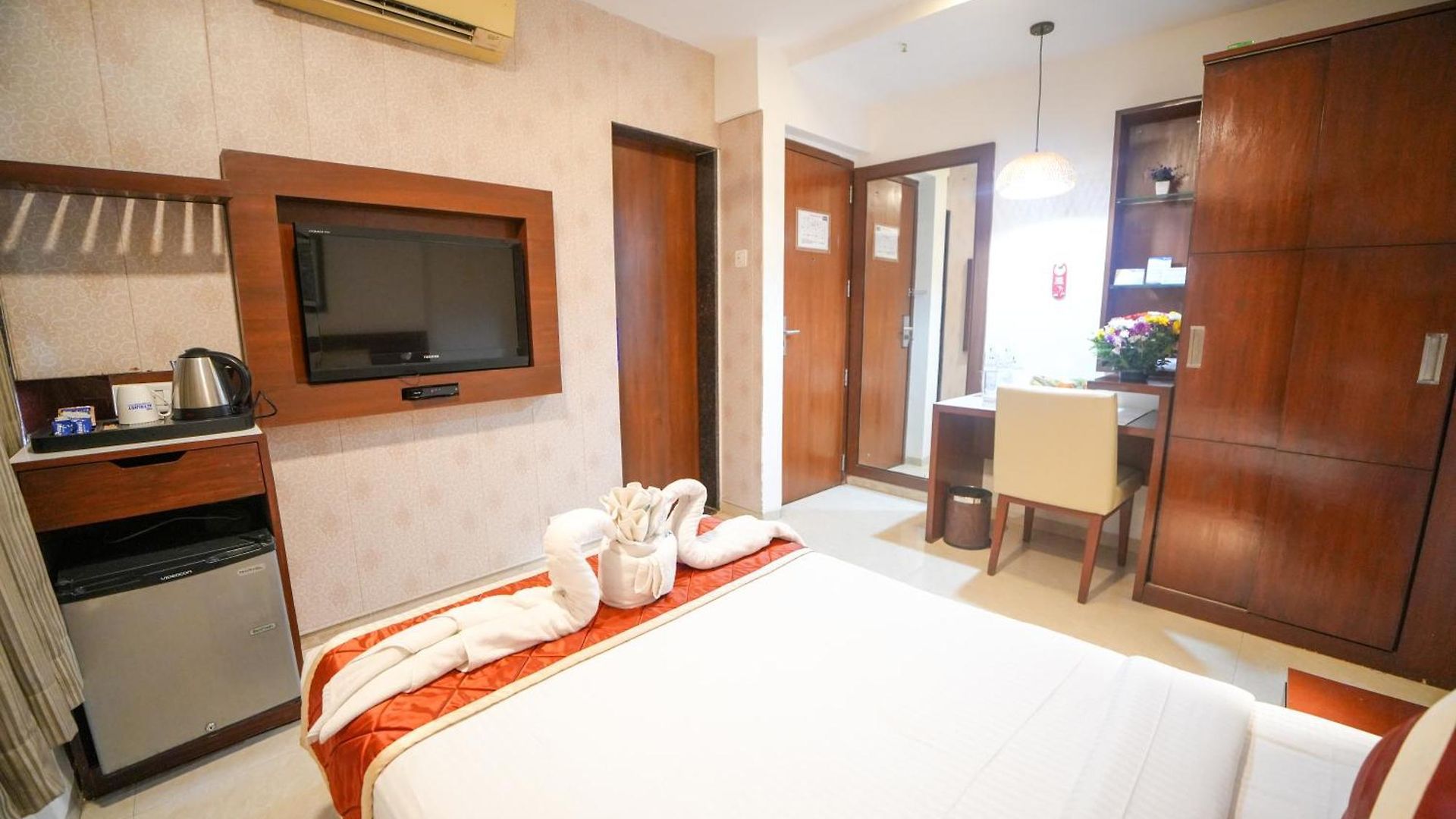 The Altruist Andheri Hotel