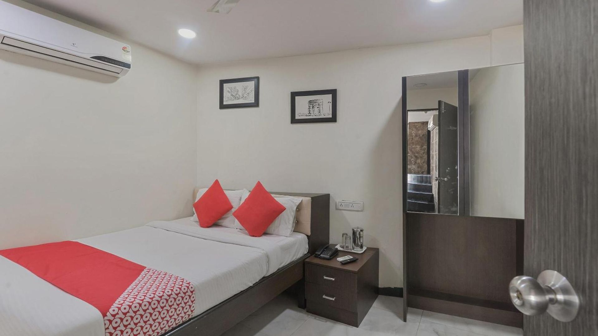 O By Oyo Ak Palace Near Chhatrapati Shivaji International Airport