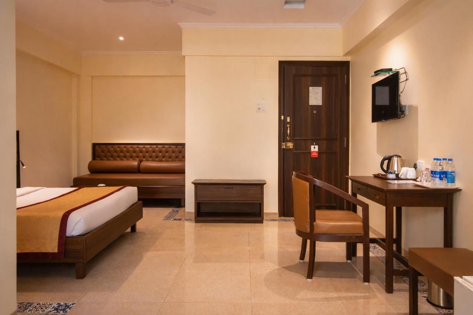 West End Opp Hospital Hotel 4*