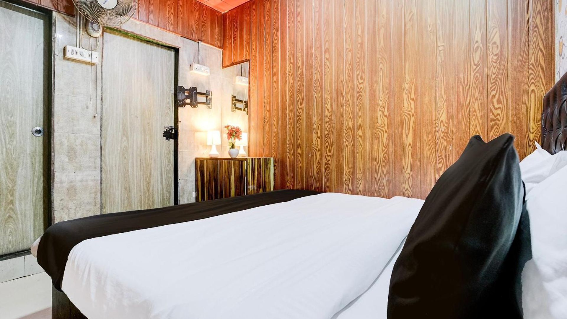 Hotel Oyo 77012 Moss View - Moca Mumbai