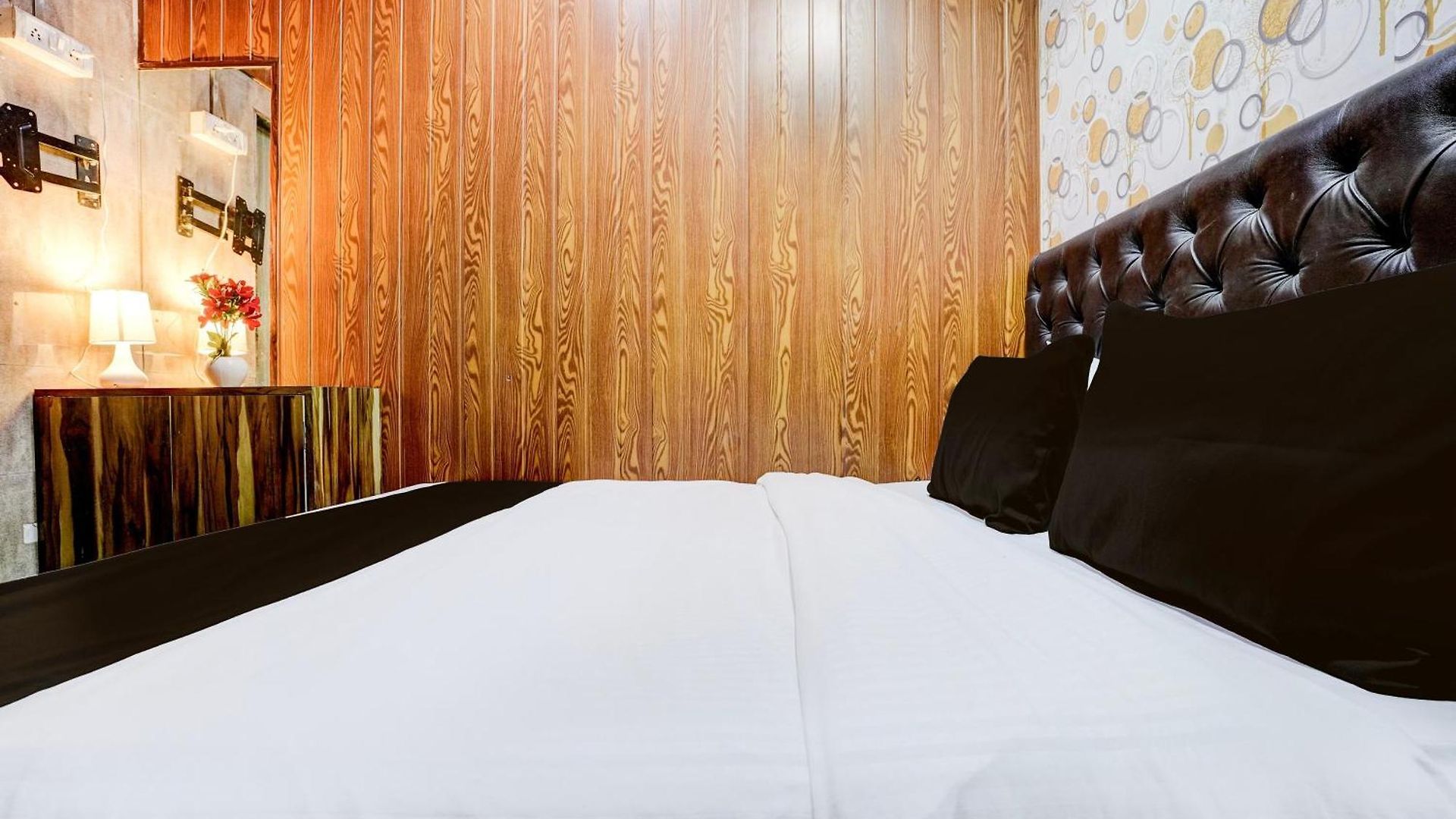 Hotel Oyo 77012 Moss View - Moca 3*