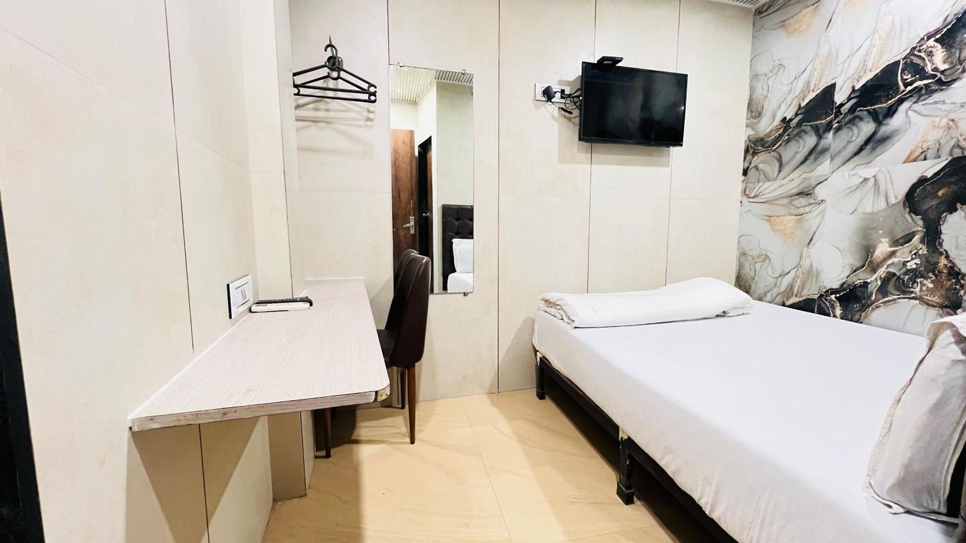 U Life Guest house Mumbai
