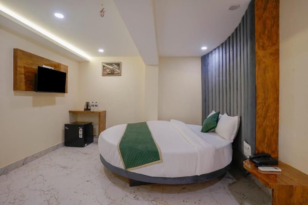 Crystal By Glitz Hotel 3*