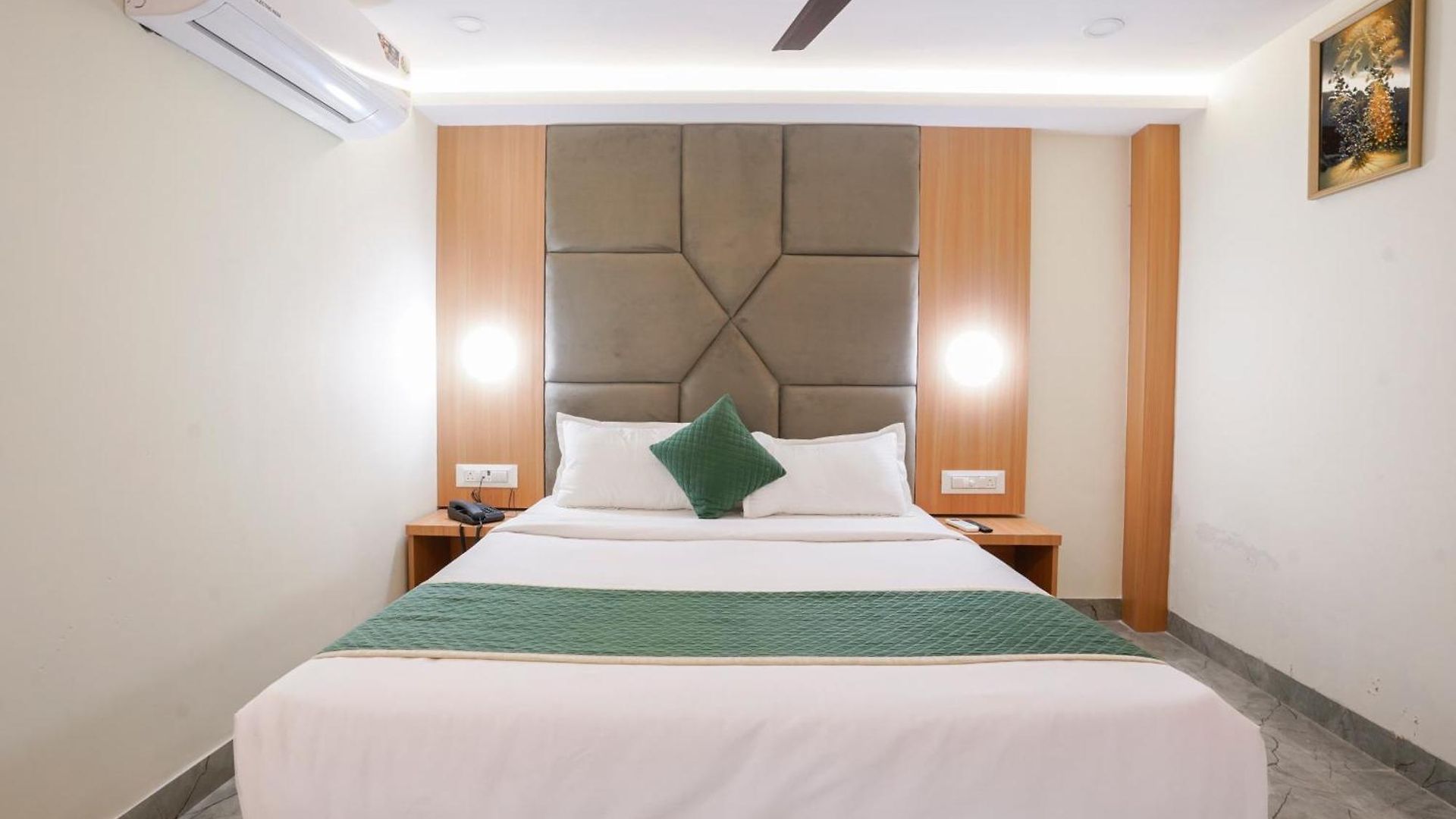 Crystal By Glitz Hotel Mumbai