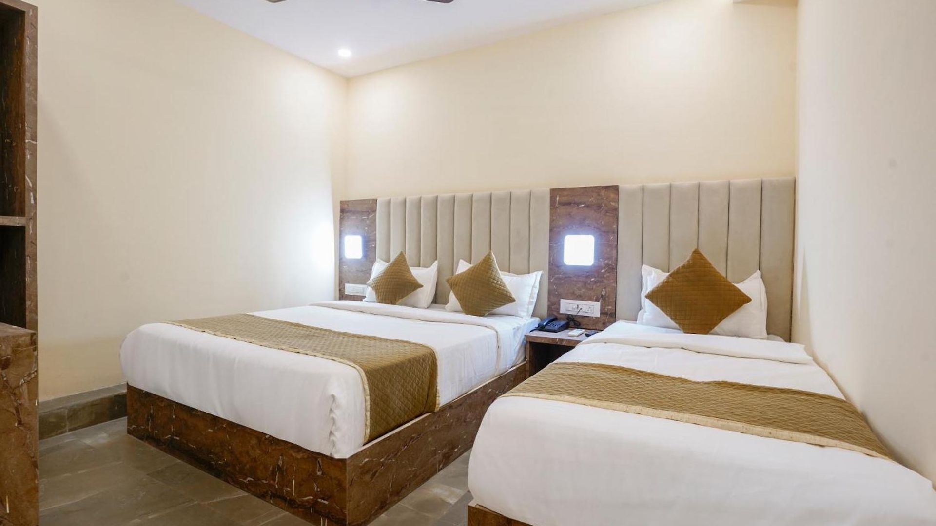 Hotel Crystal By Glitz Mumbai