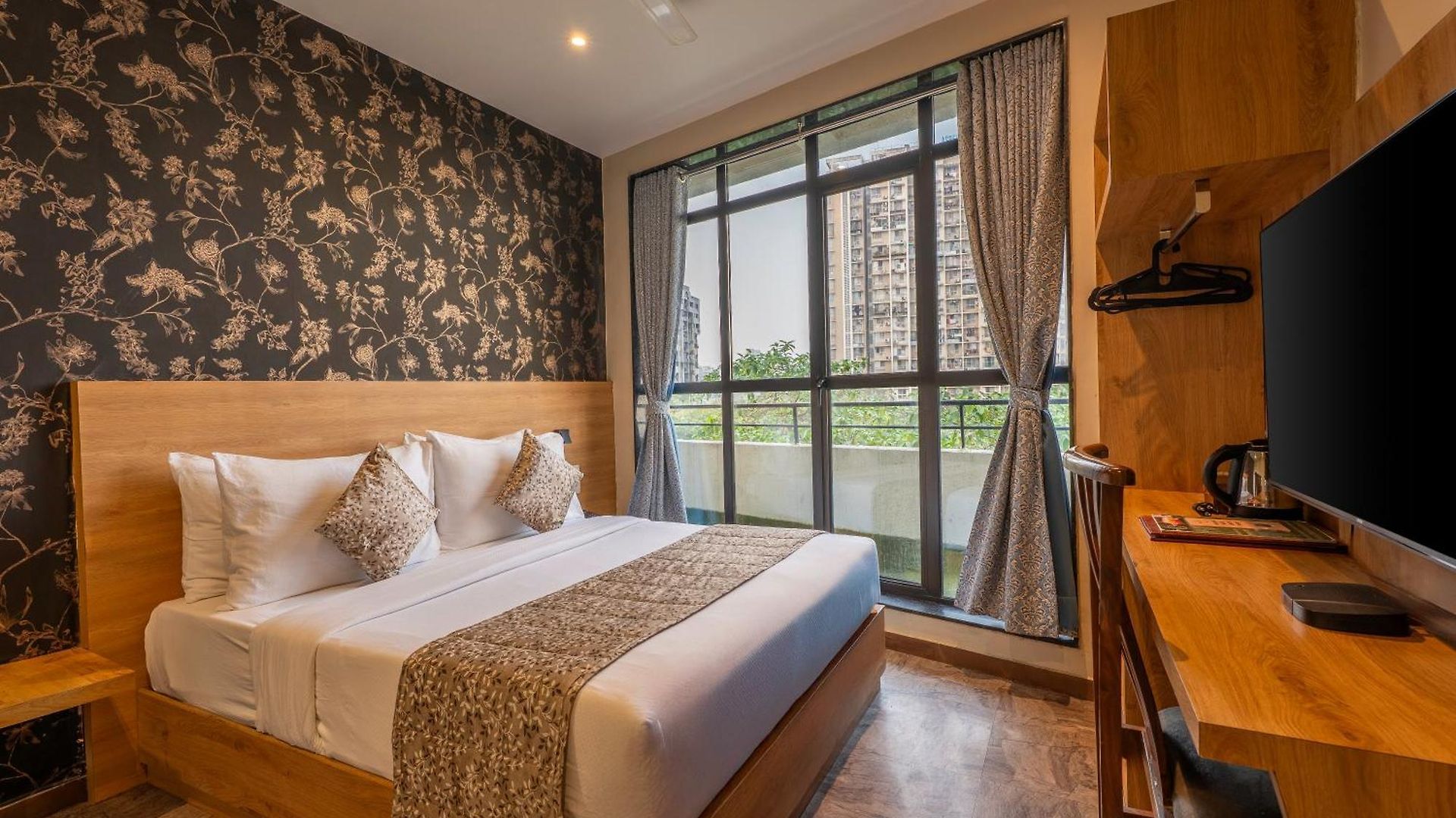 Arnna-Nesco Goregaon Hotel 4*