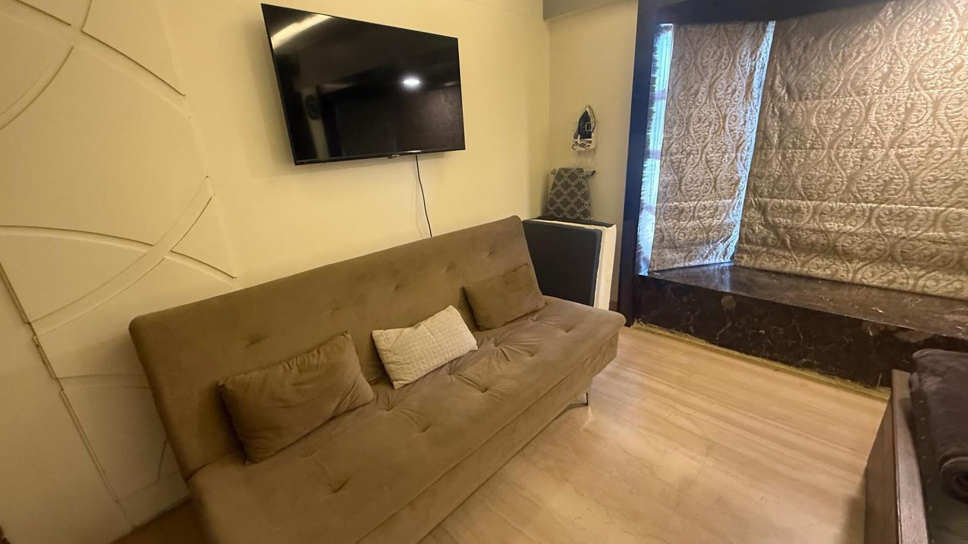 Apartment Bandra's Prime Luxurious 2 Bhk *