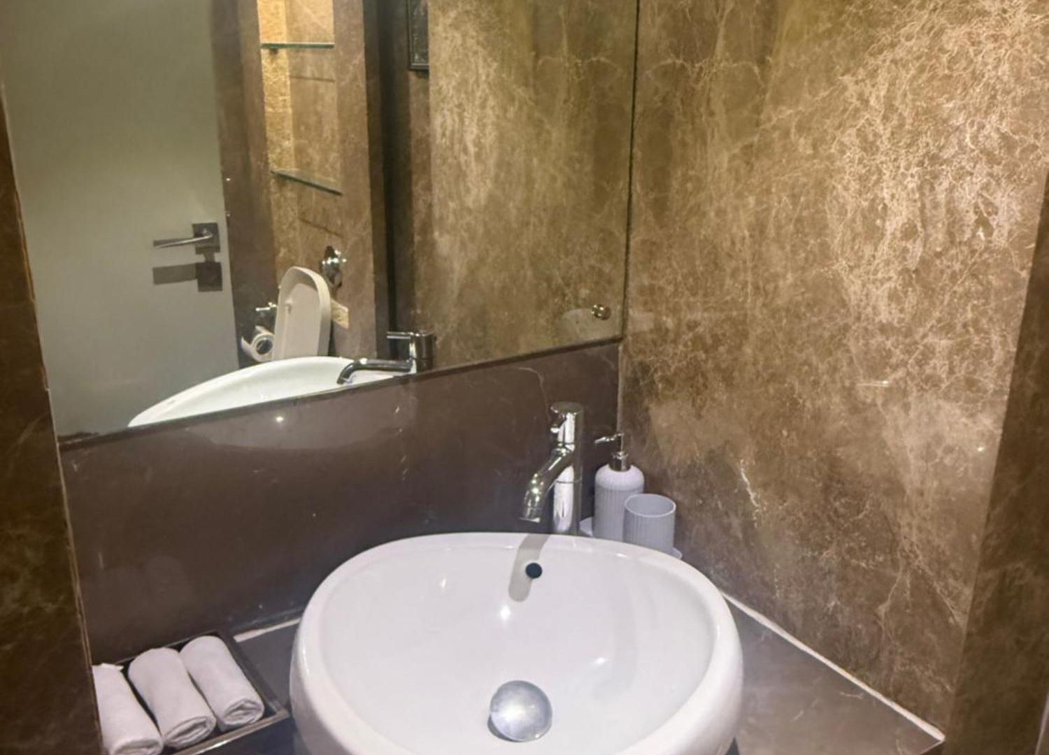 Bandra's Prime Luxurious 2 Bhk Apartment