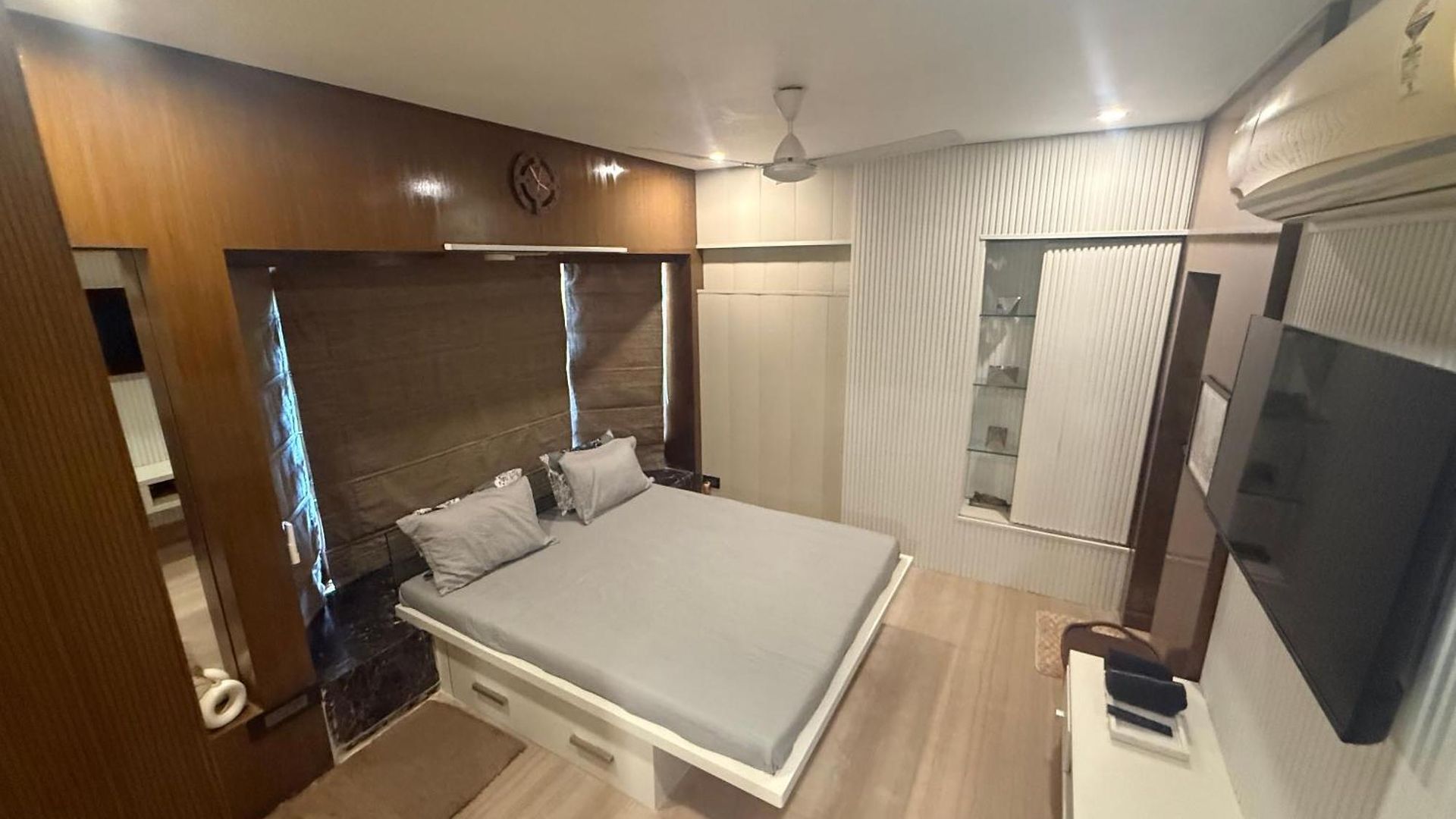 Apartment Bandra's Prime Luxurious 2 Bhk *