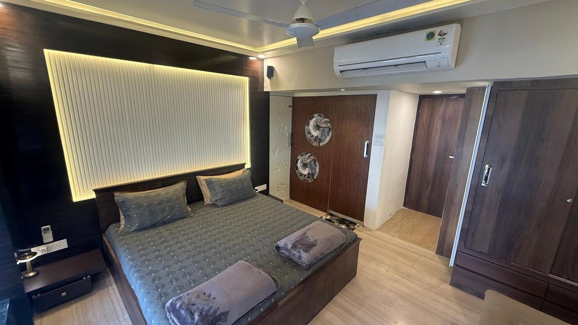 Bandra's Prime Luxurious 2 Bhk Apartment