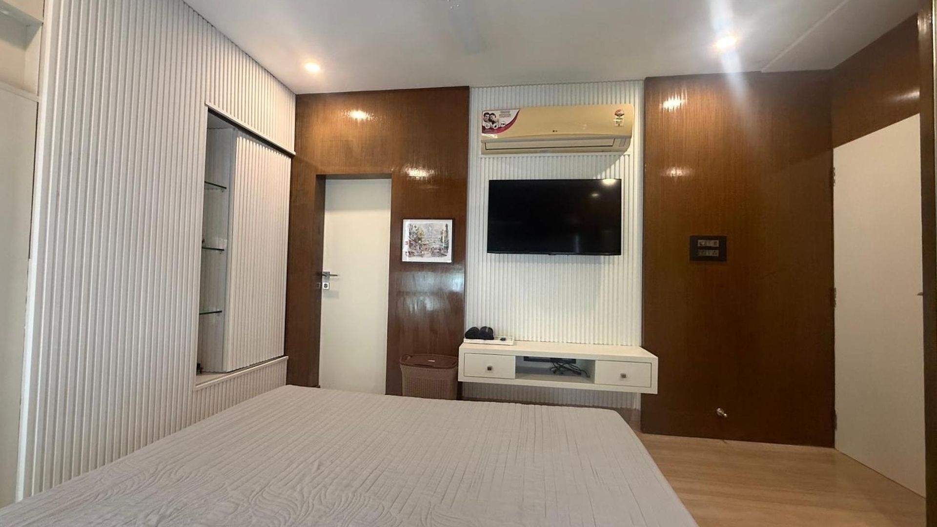 Apartment Bandra's Prime Luxurious 2 Bhk Mumbai