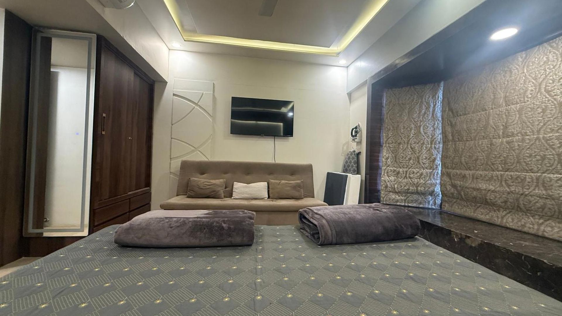 Apartment Bandra's Prime Luxurious 2 Bhk
