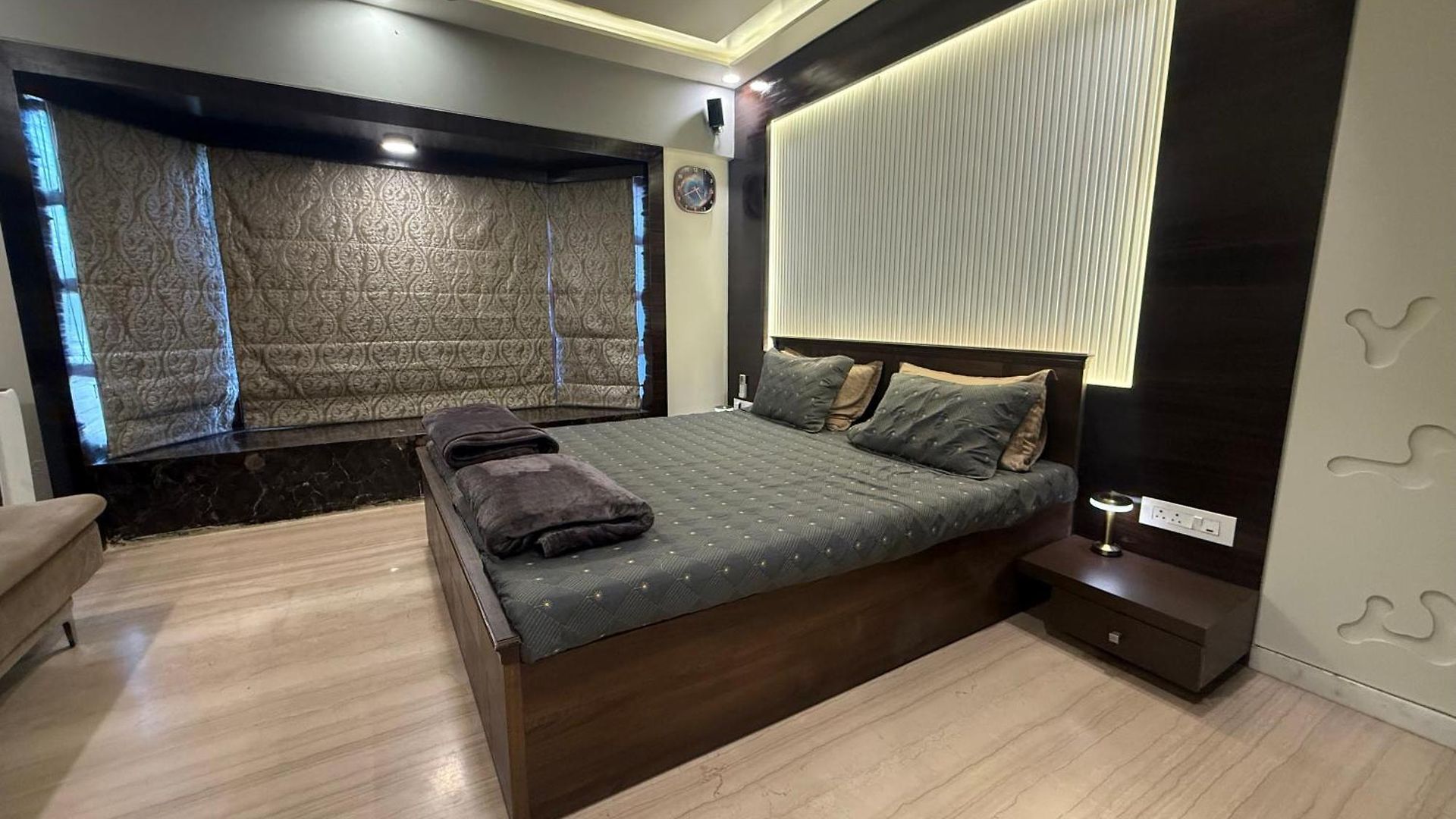 Apartment Bandra's Prime Luxurious 2 Bhk Mumbai