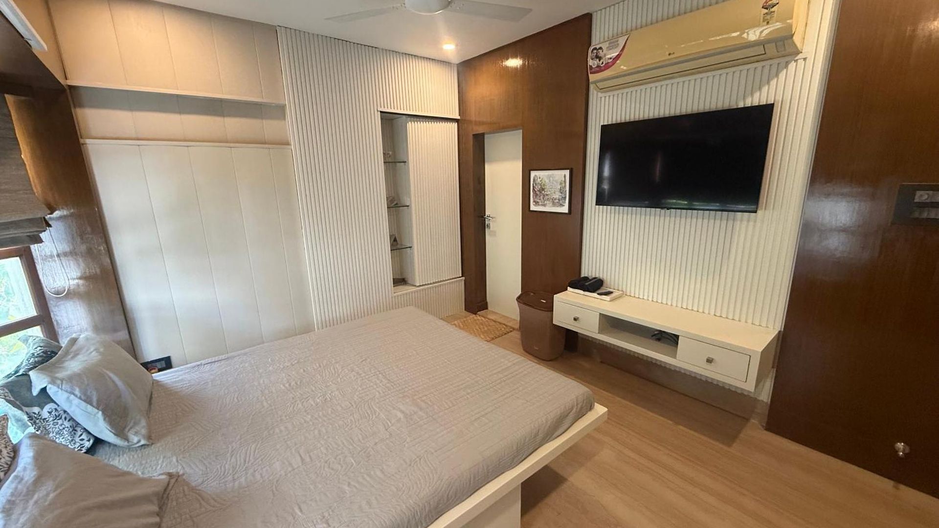 Apartment Bandra's Prime Luxurious 2 Bhk *