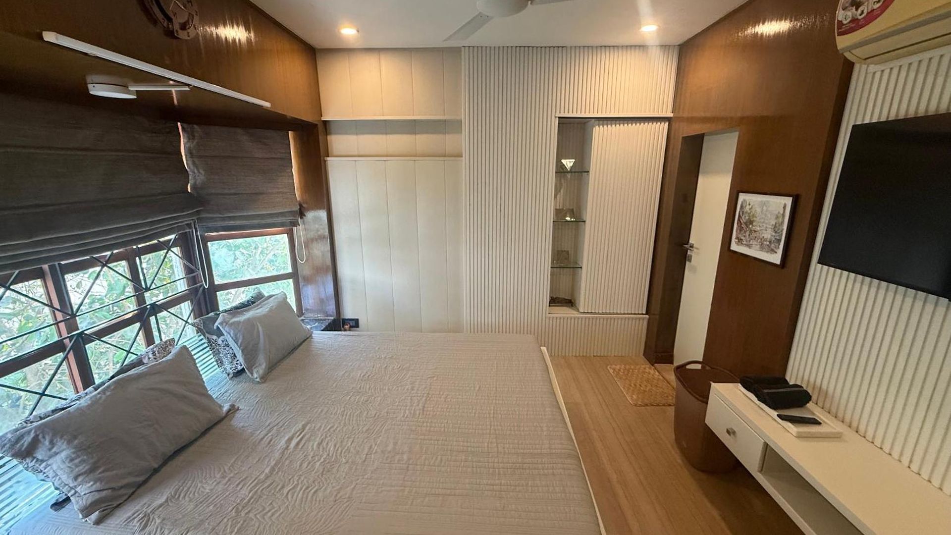 Bandra's Prime Luxurious 2 Bhk *