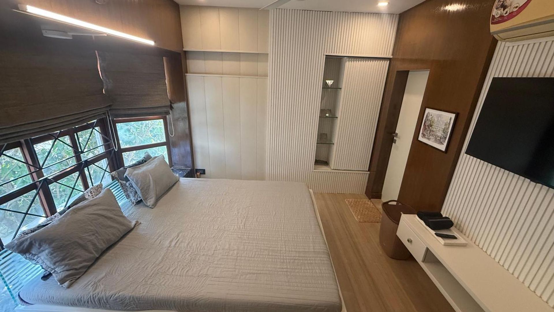 Bandra's Prime Luxurious 2 Bhk *