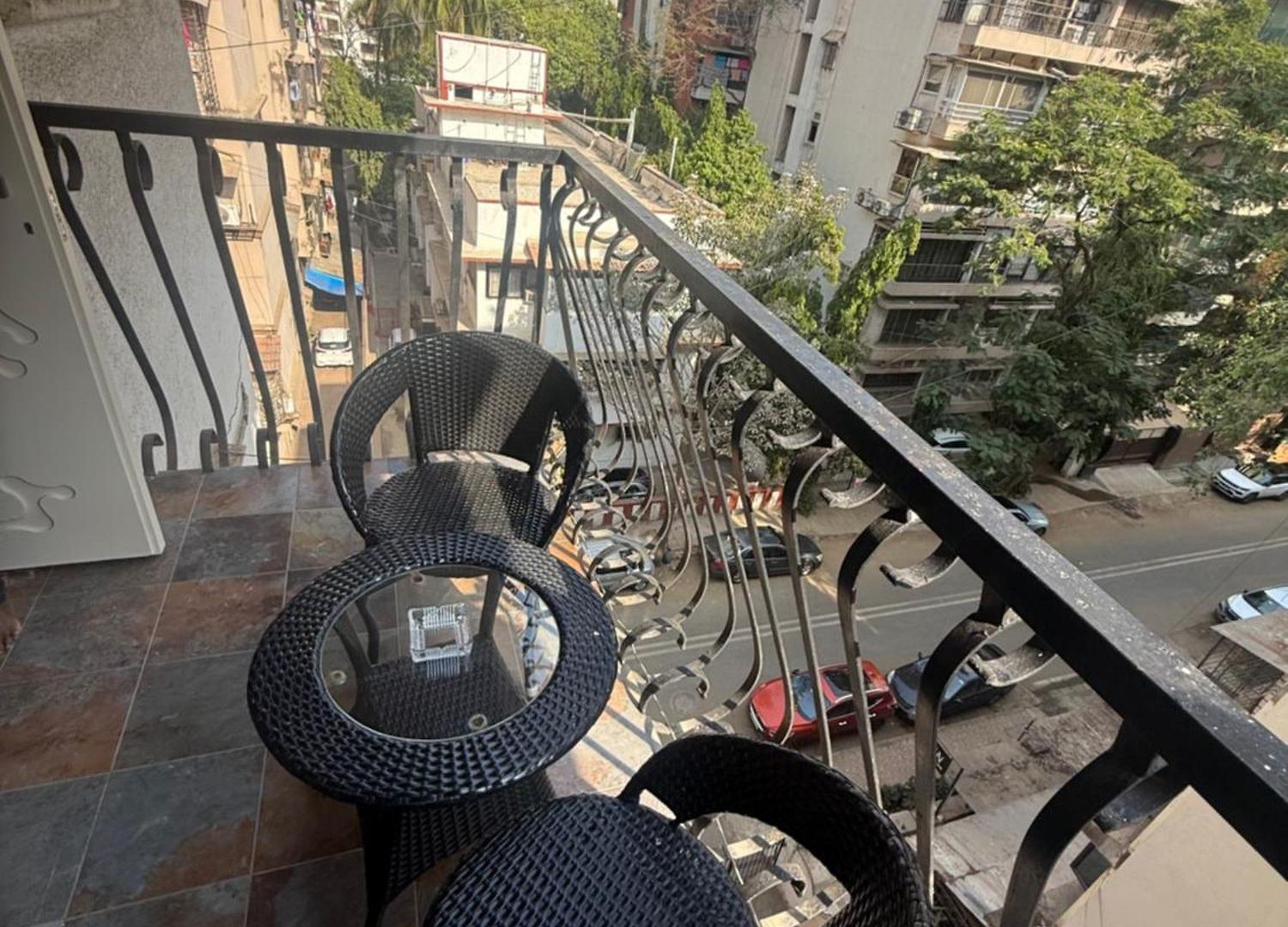 Bandra's Prime Luxurious 2 Bhk Apartment