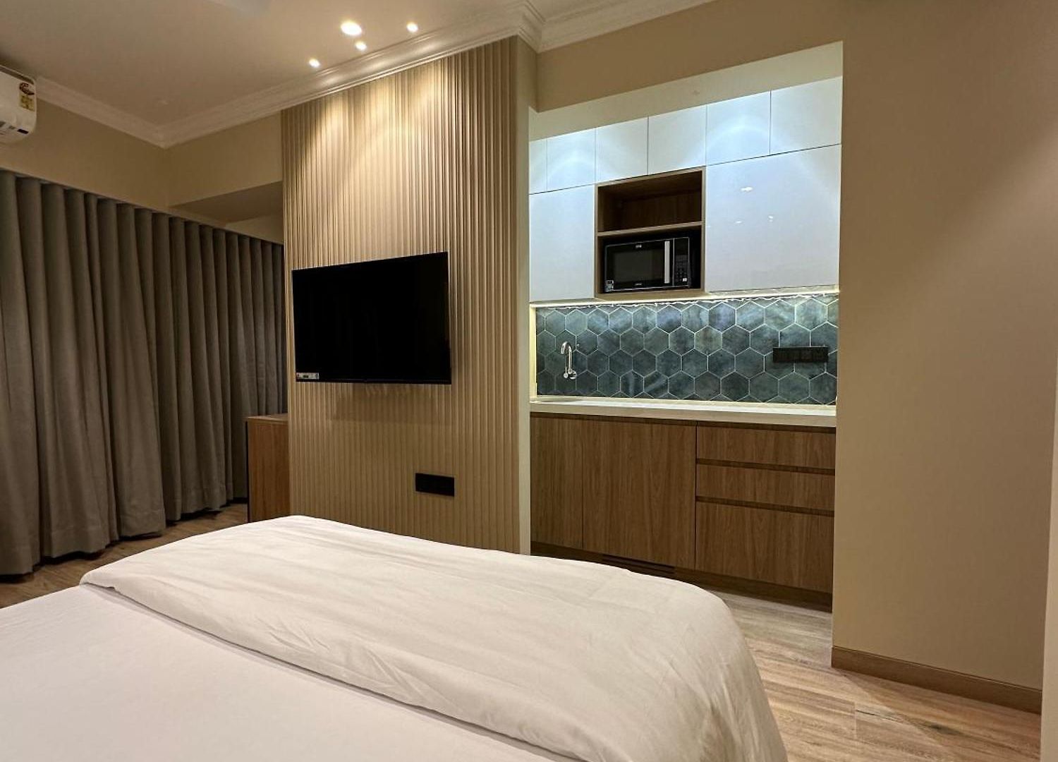 Rudraya Homes - Cozy Premium Serviced Khar - Next To Bandra Apartment *