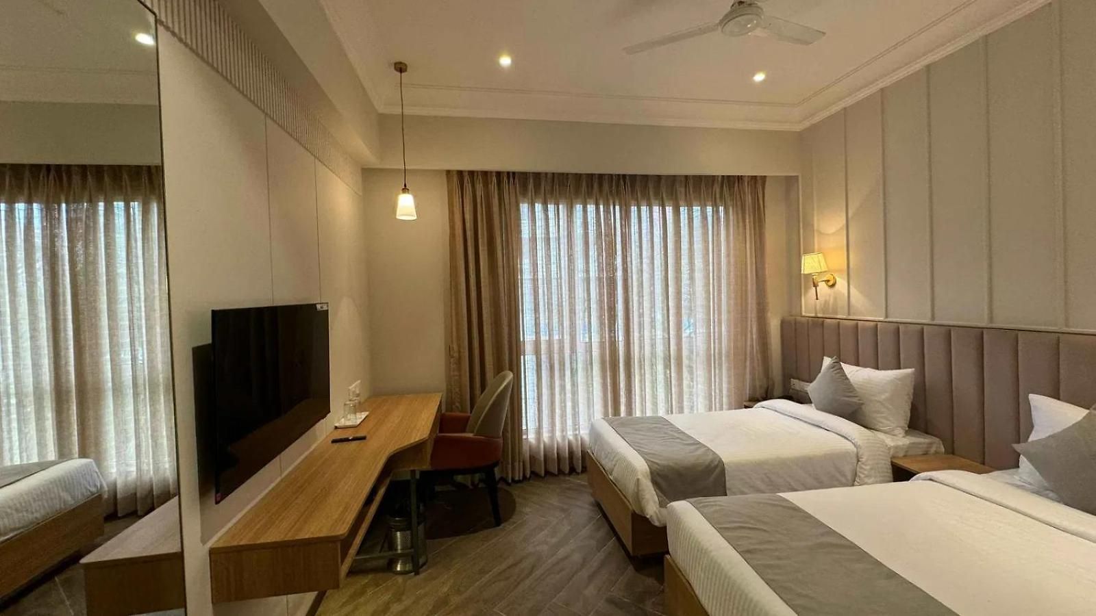 Hotel House Mindspace Malad 4*