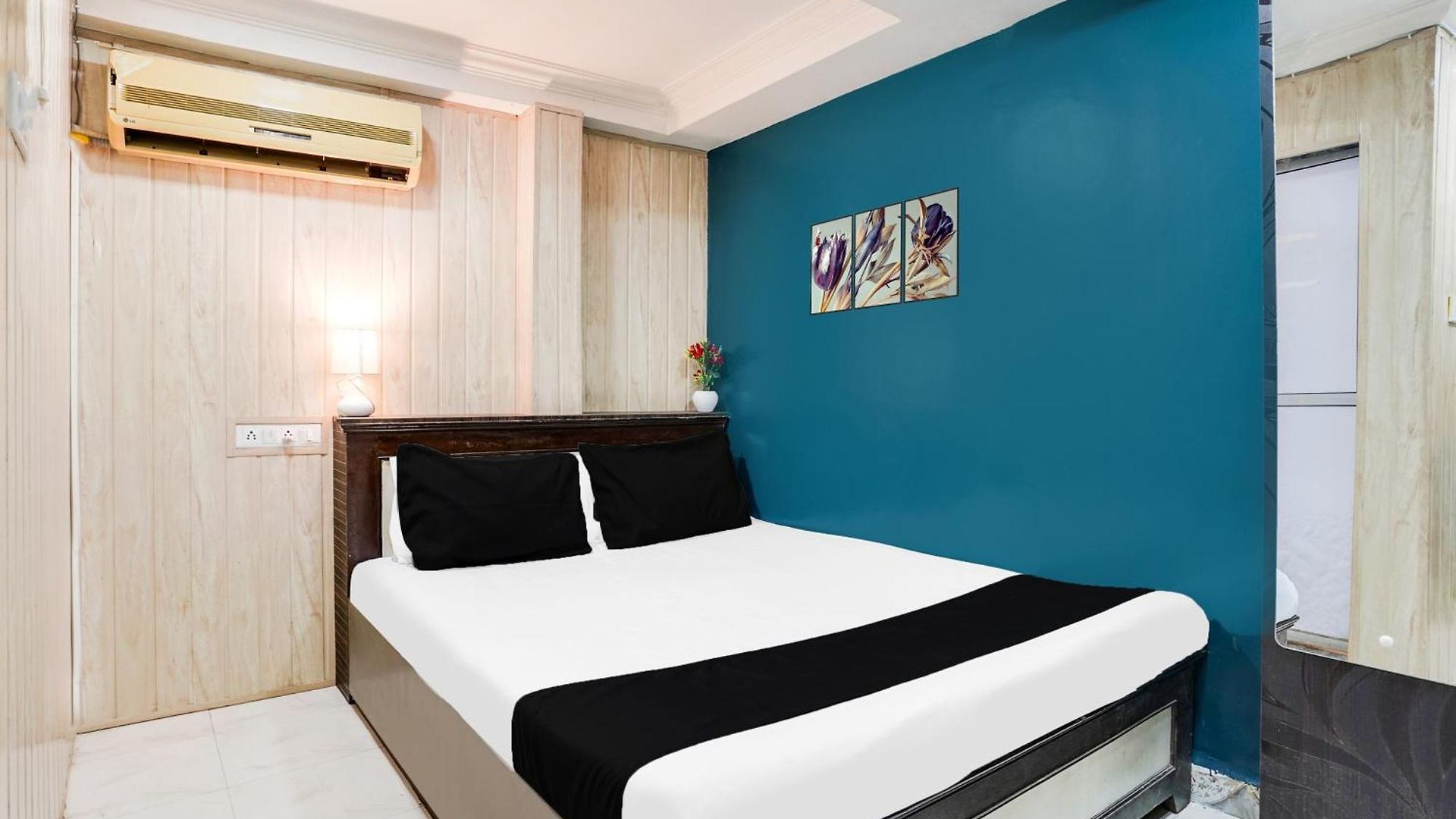 O Om Sai Palace Hotel Mumbai