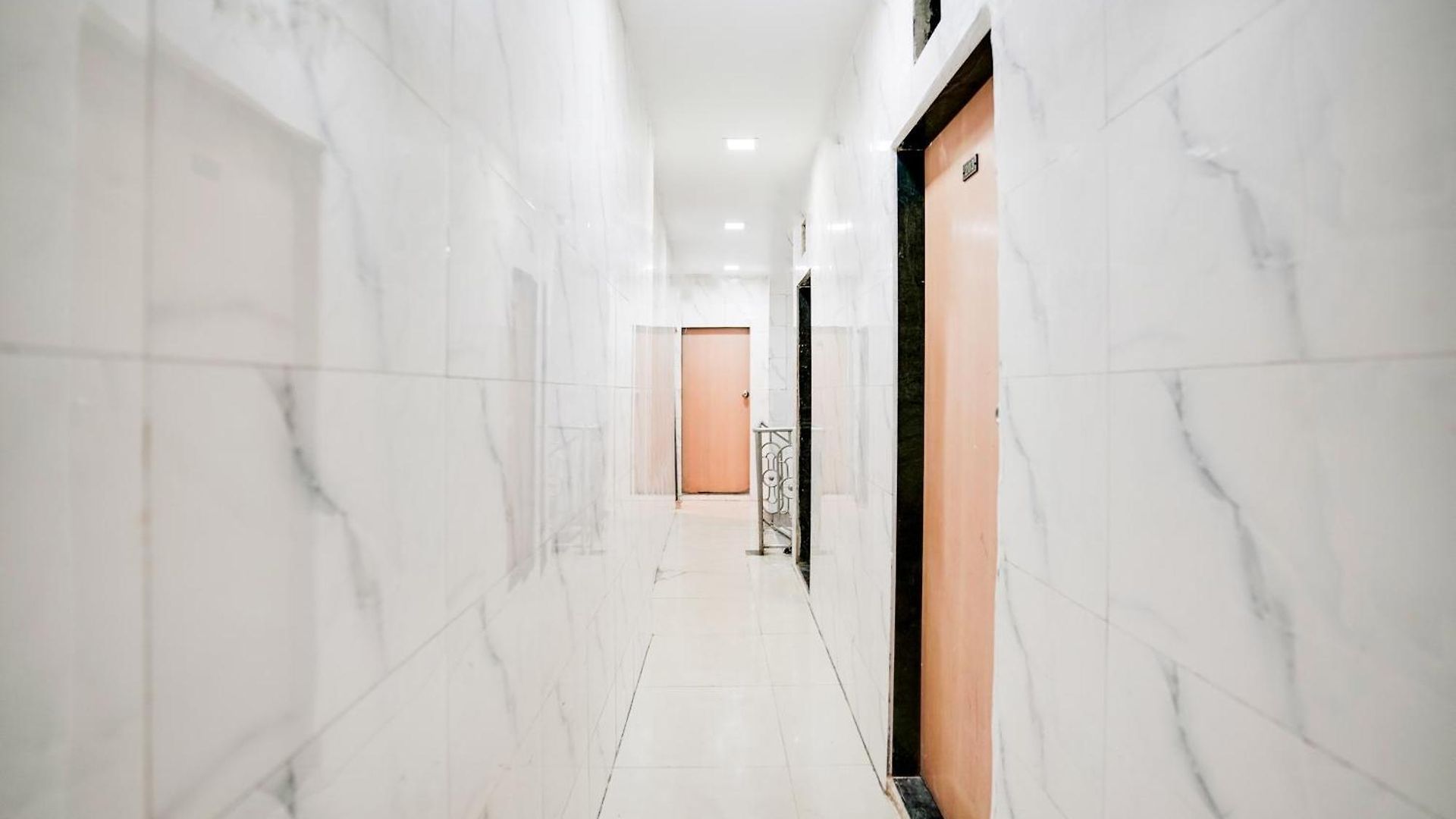 O Om Sai Palace 3*