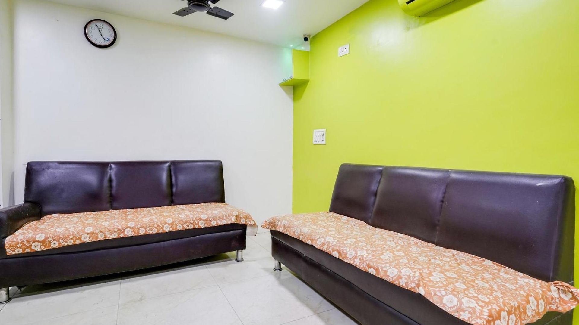 O Om Sai Palace Hotel