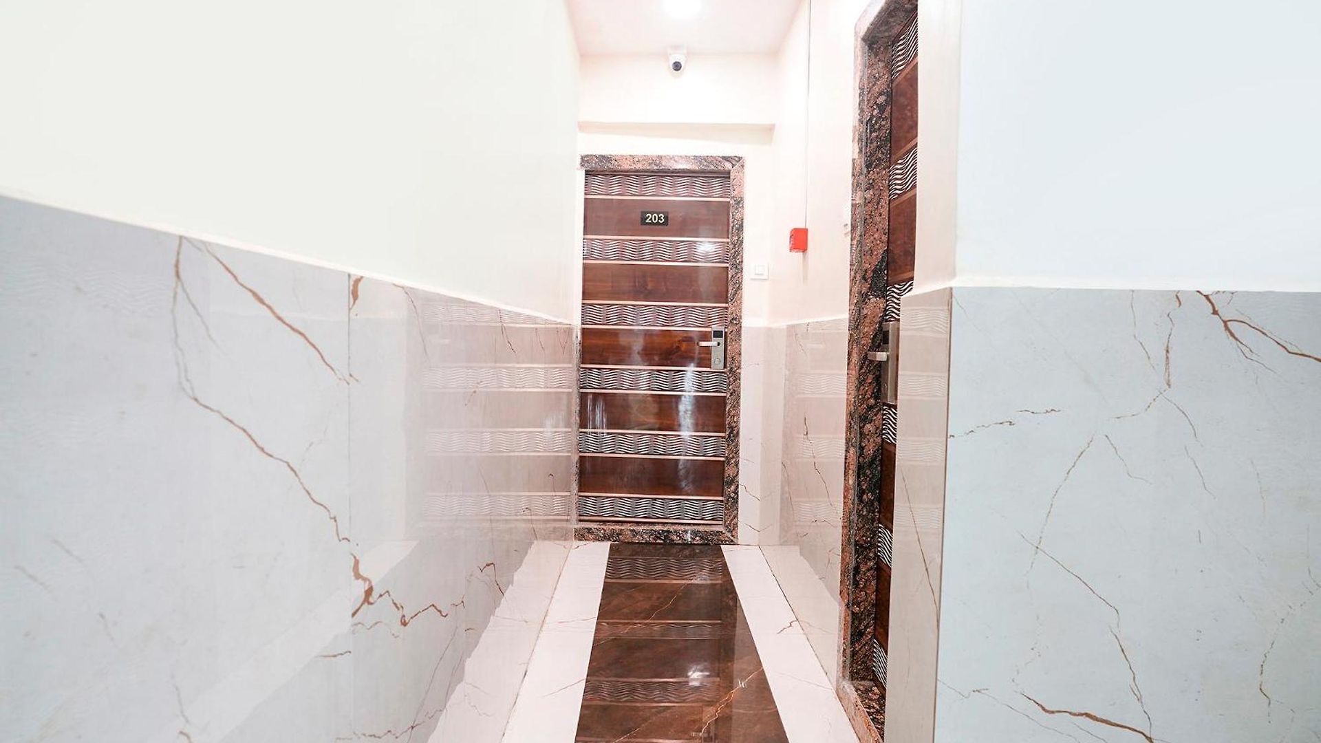 Eldoria Palace - Near Us Consulate & Bkc