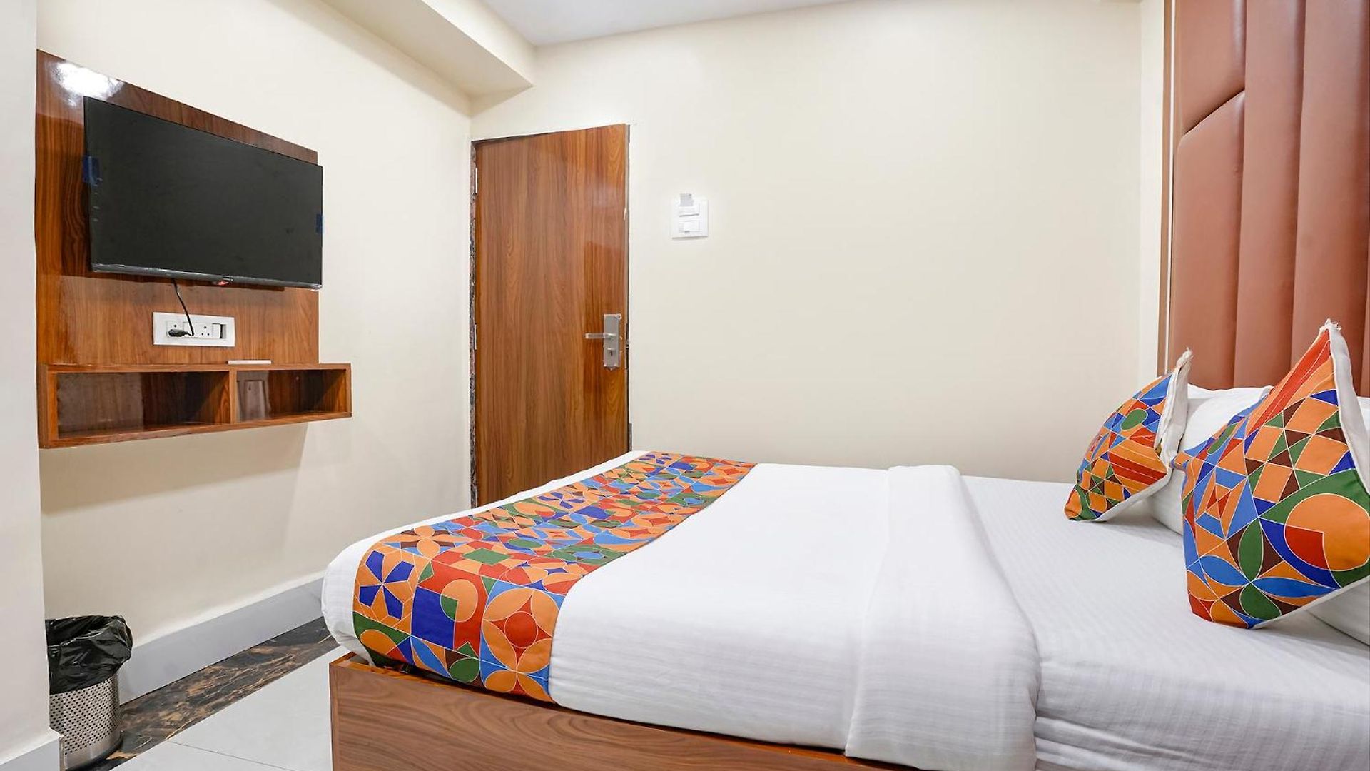 Hotel Eldoria Palace - Near Us Consulate & Bkc