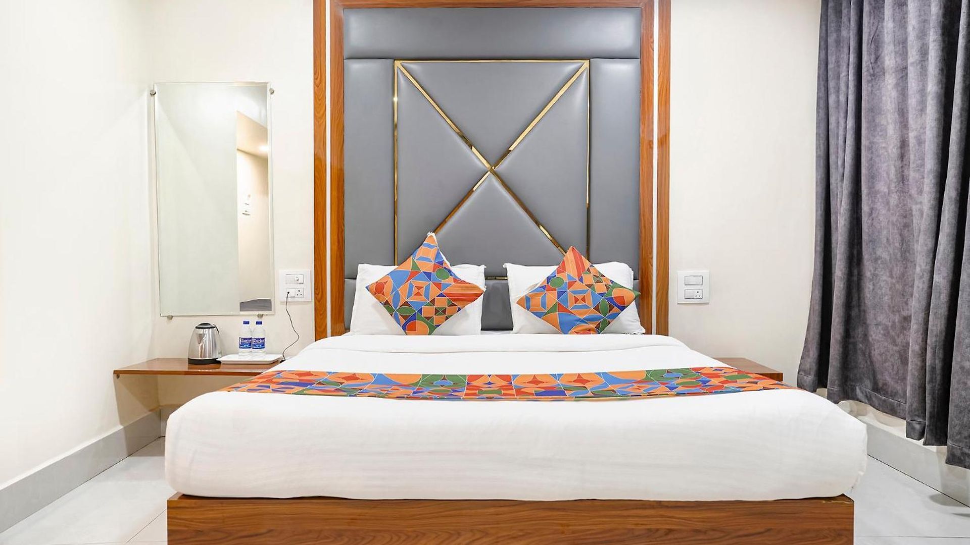 Eldoria Palace - Near Us Consulate & Bkc