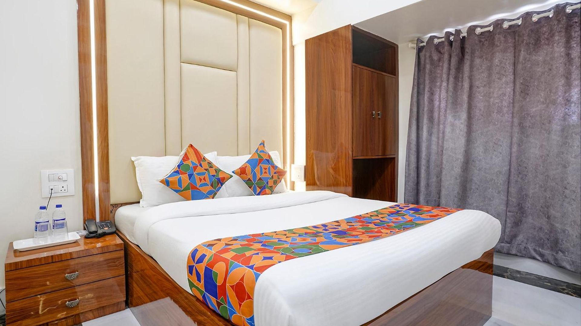 Eldoria Palace - Near Us Consulate & Bkc