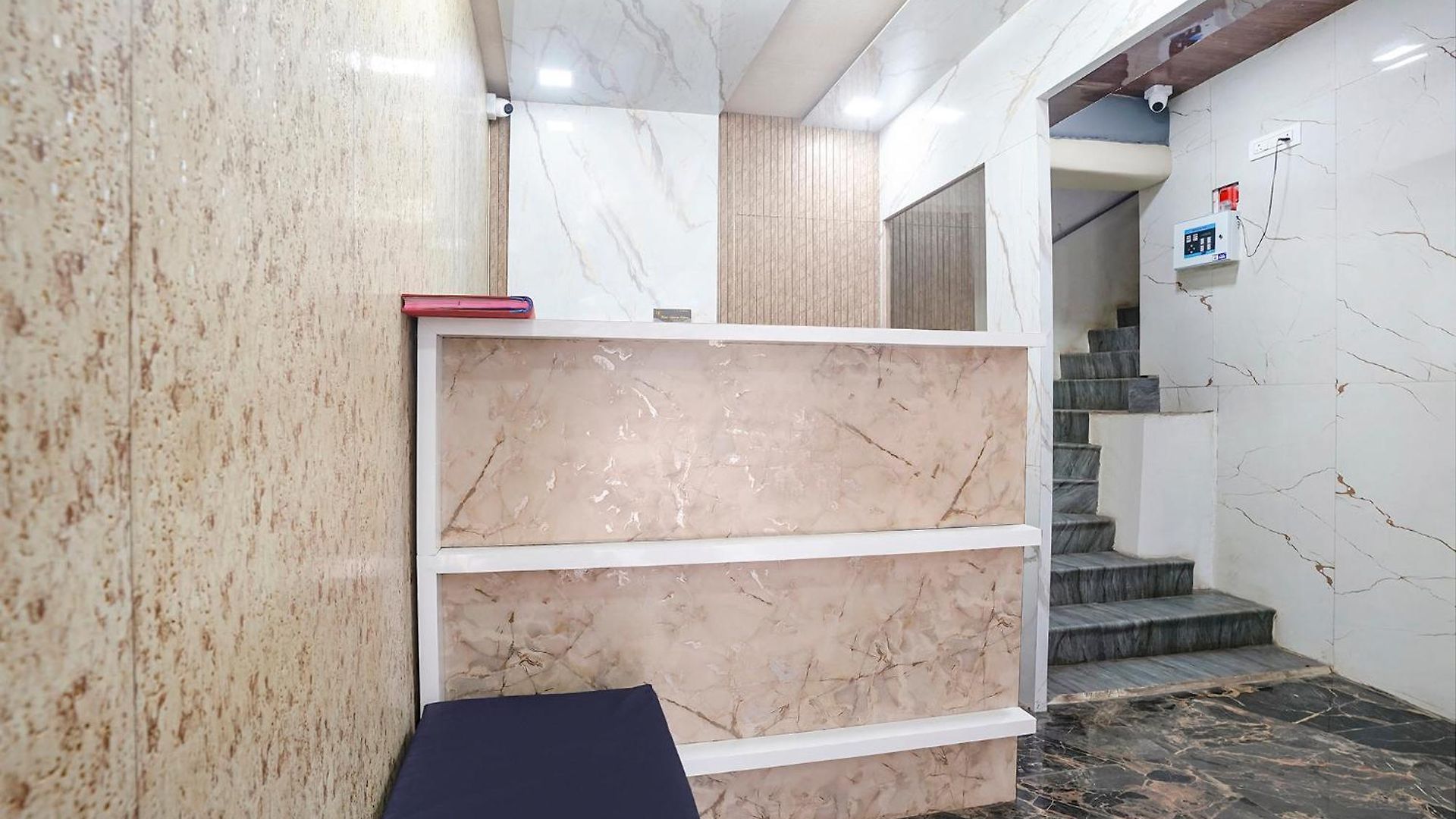 Eldoria Palace - Near Us Consulate & Bkc Hotel