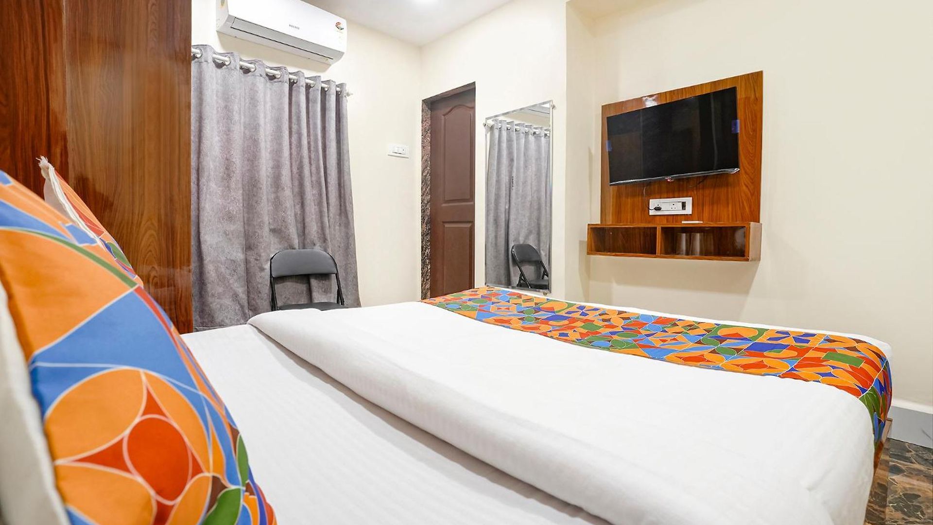 Hotel Eldoria Palace - Near Us Consulate & Bkc