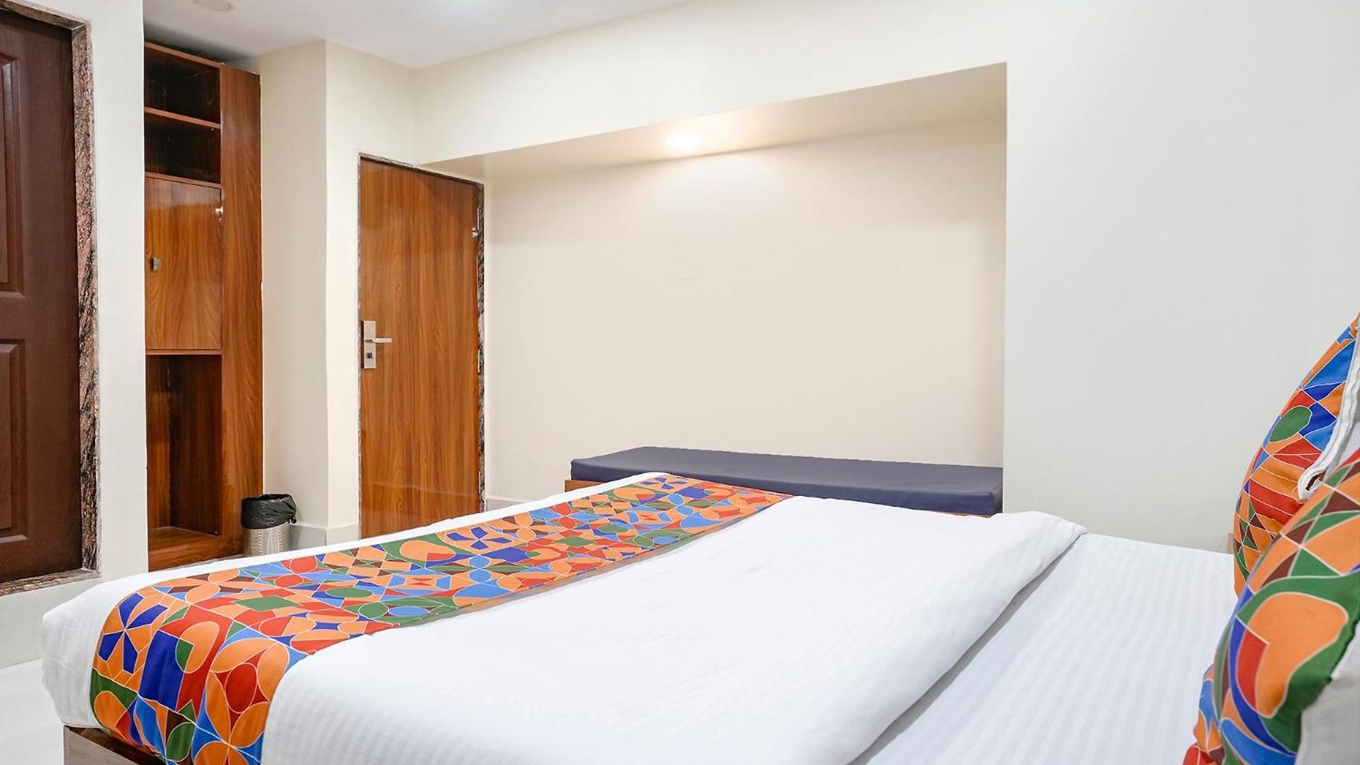 Hotel Eldoria Palace - Near Us Consulate & Bkc *