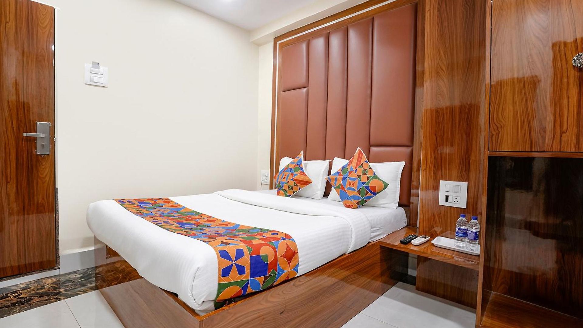 Hotel Eldoria Palace - Near Us Consulate & Bkc