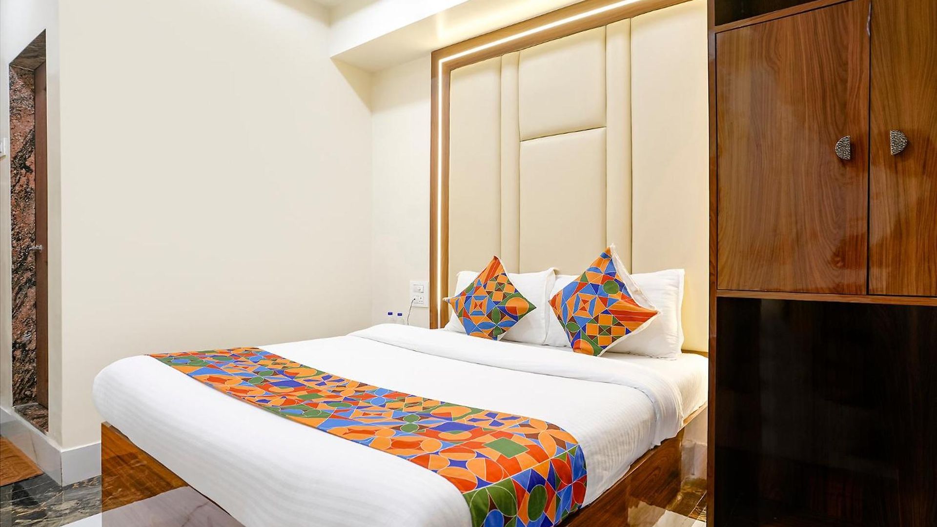 Eldoria Palace - Near Us Consulate & Bkc *